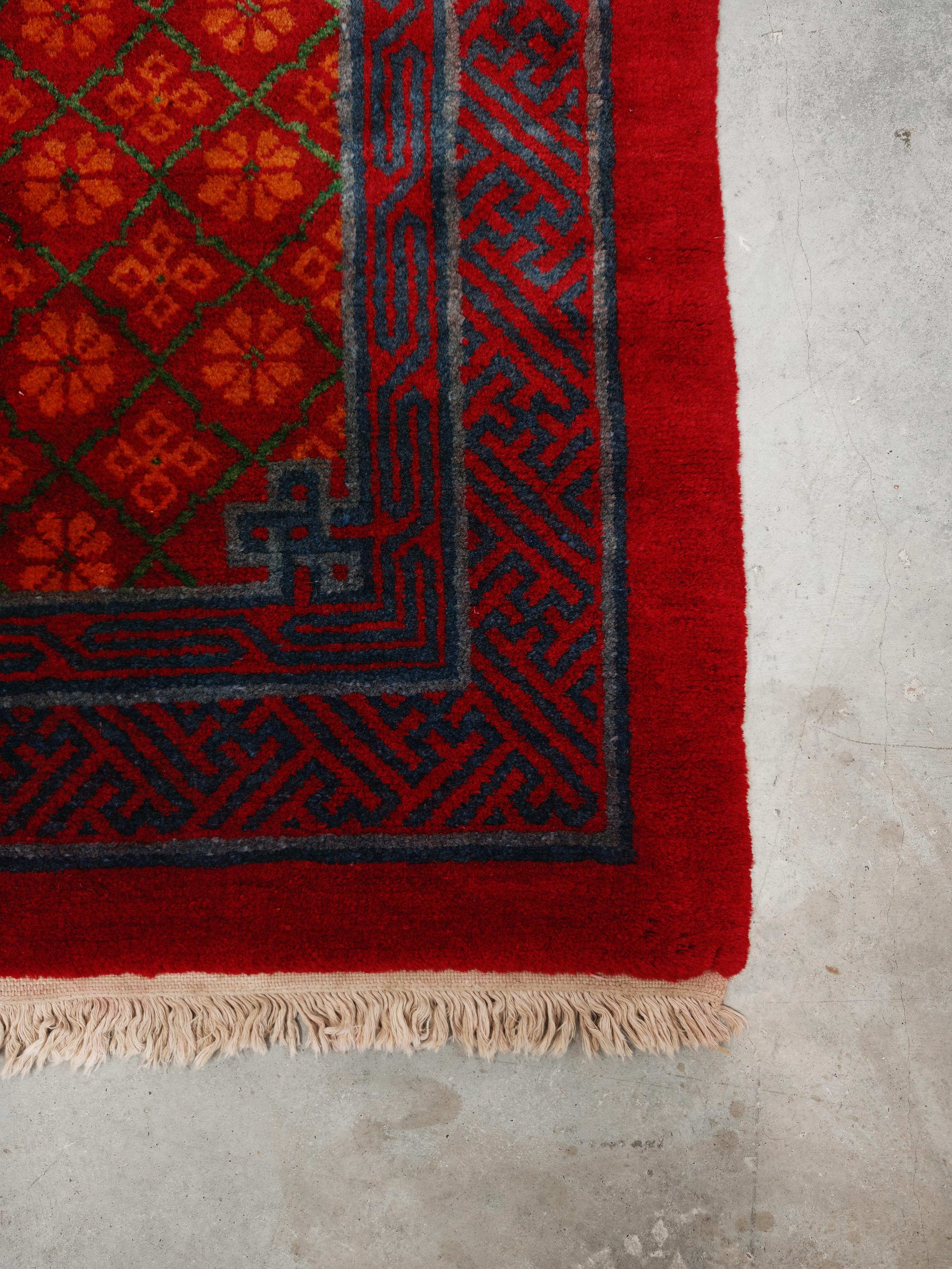 Handgeknüpfter Khotan-Teppich mit Blumenmuster, Ostturkestan 1960er Jahre (Stammeskunst) im Angebot