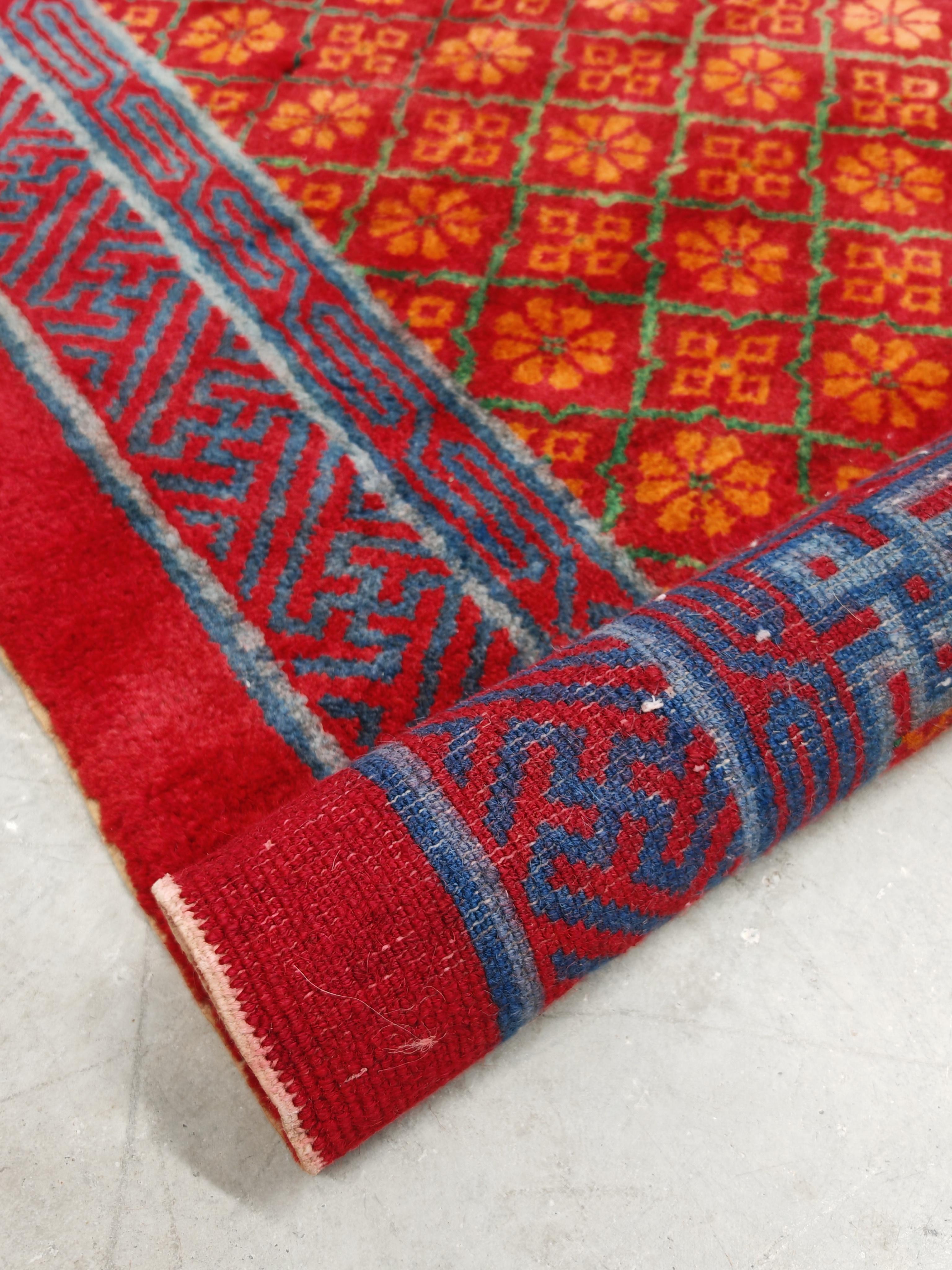 Handgeknüpfter Khotan-Teppich mit Blumenmuster, Ostturkestan 1960er Jahre im Angebot 1