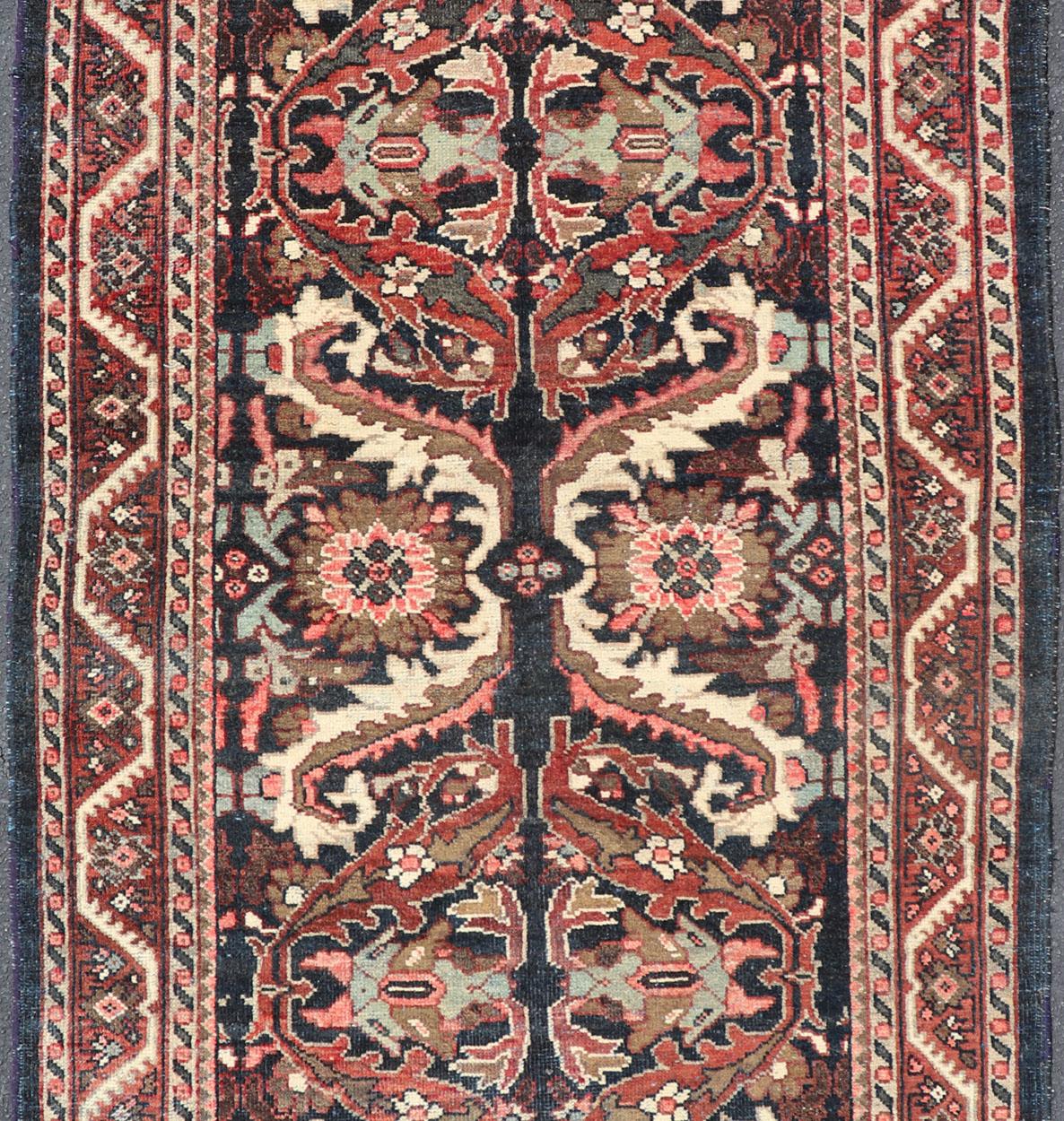 Vintage Hand Knotted Mahal Gallery Rug with Ornate Medallions on a Navy Field In Good Condition For Sale In Atlanta, GA