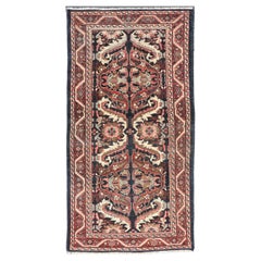 Tapis Mahal Gallery vintage noué à la main avec médaillons ornés sur un terrain bleu marine