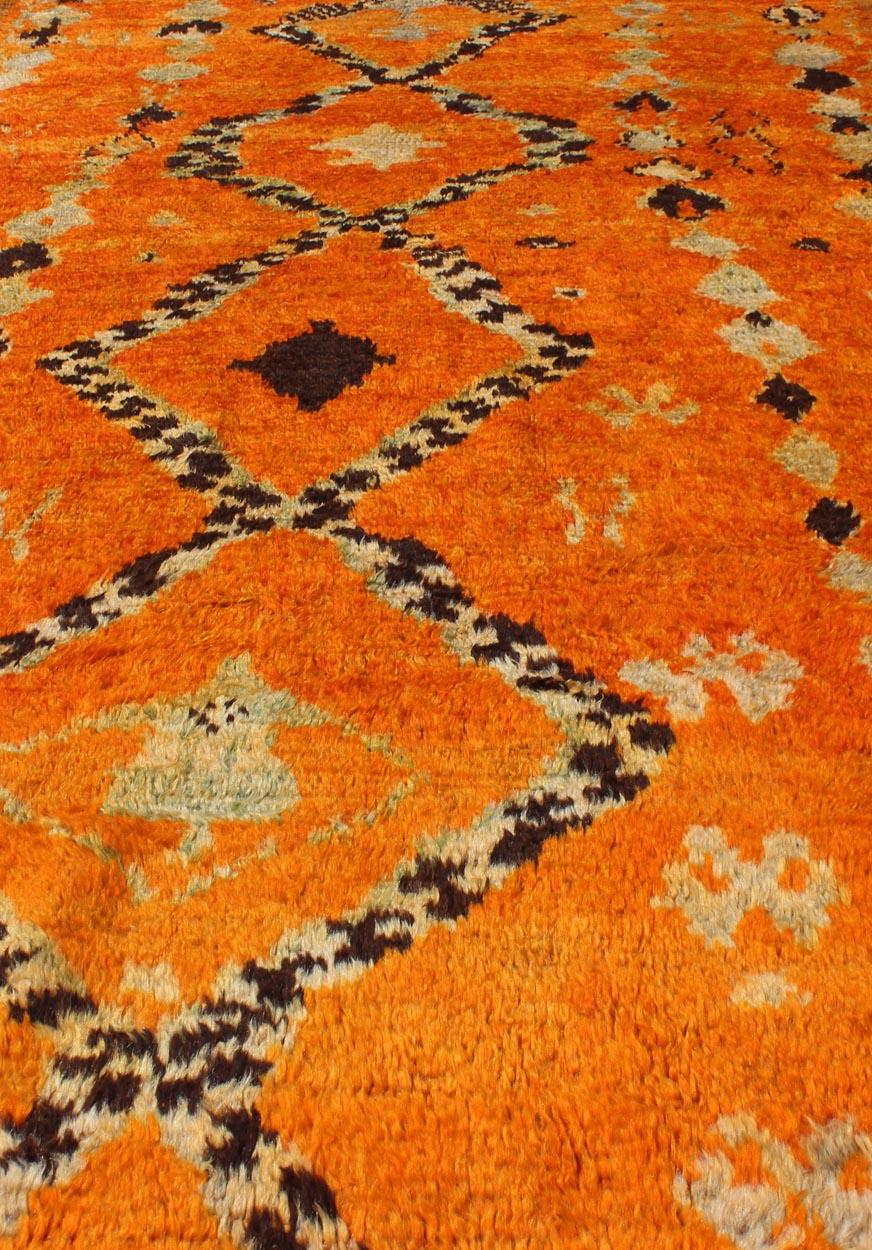 Handgeknüpfter marokkanischer Beni-Mklid-Teppich im All-Over-Stil mit Stammesmotiv (20. Jahrhundert) im Angebot
