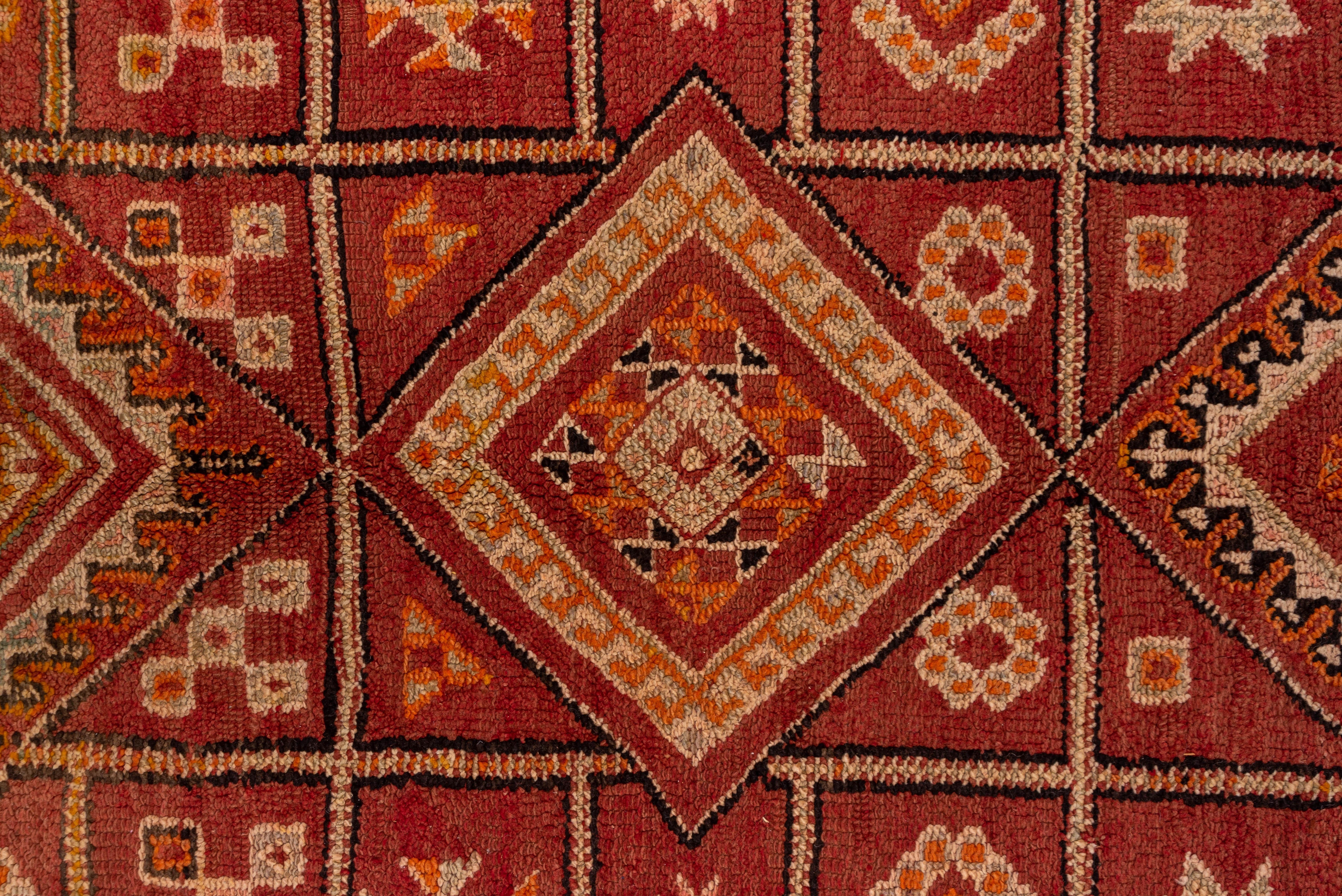 Vintage Hand-Knotted Moroccan Rug Lattice Medallion Design For Sale 1