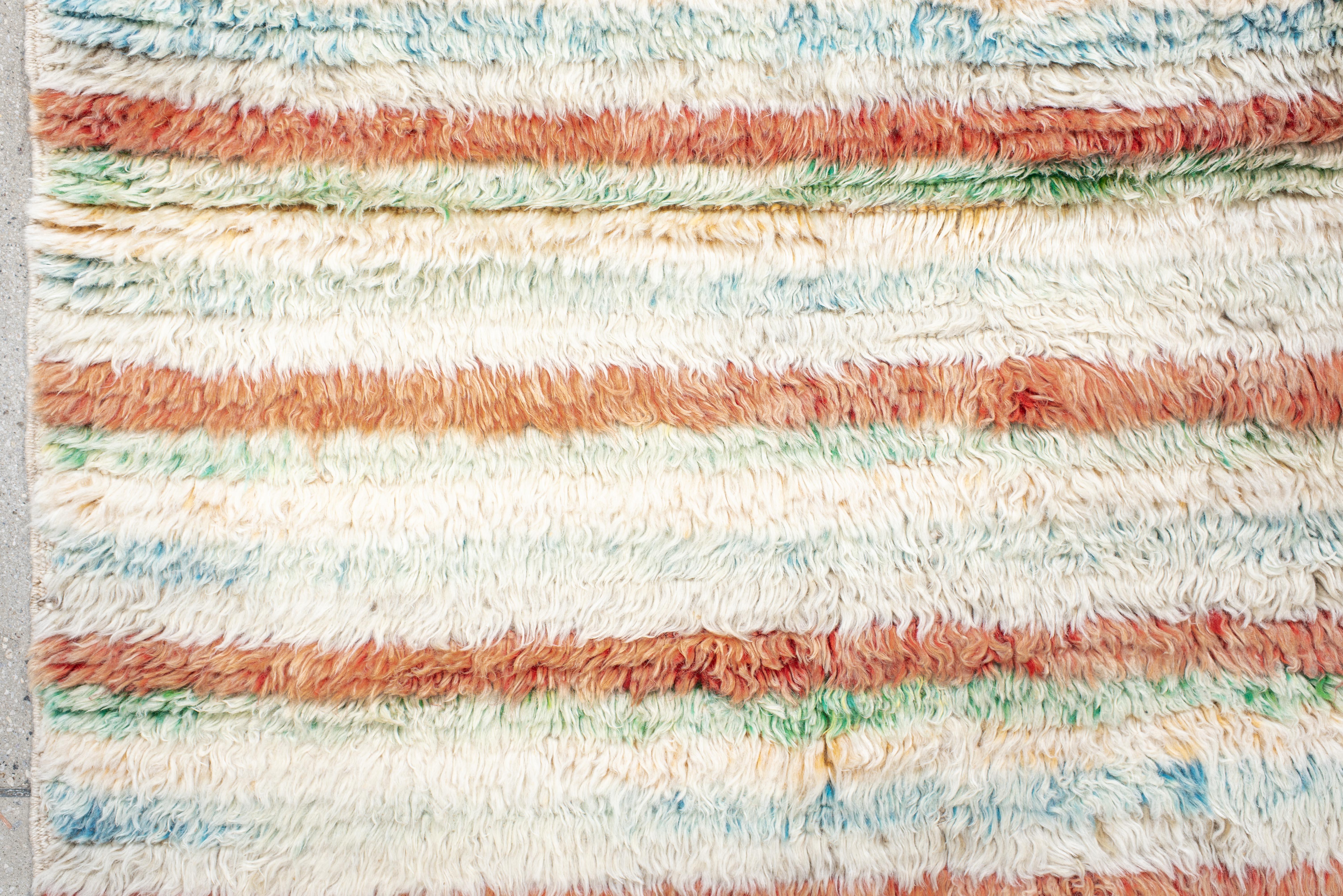 Vintage Handgeknüpfter Marokkanischer Teppich - Weiches gestreiftes Pastell-Streifen-Design im Angebot 1