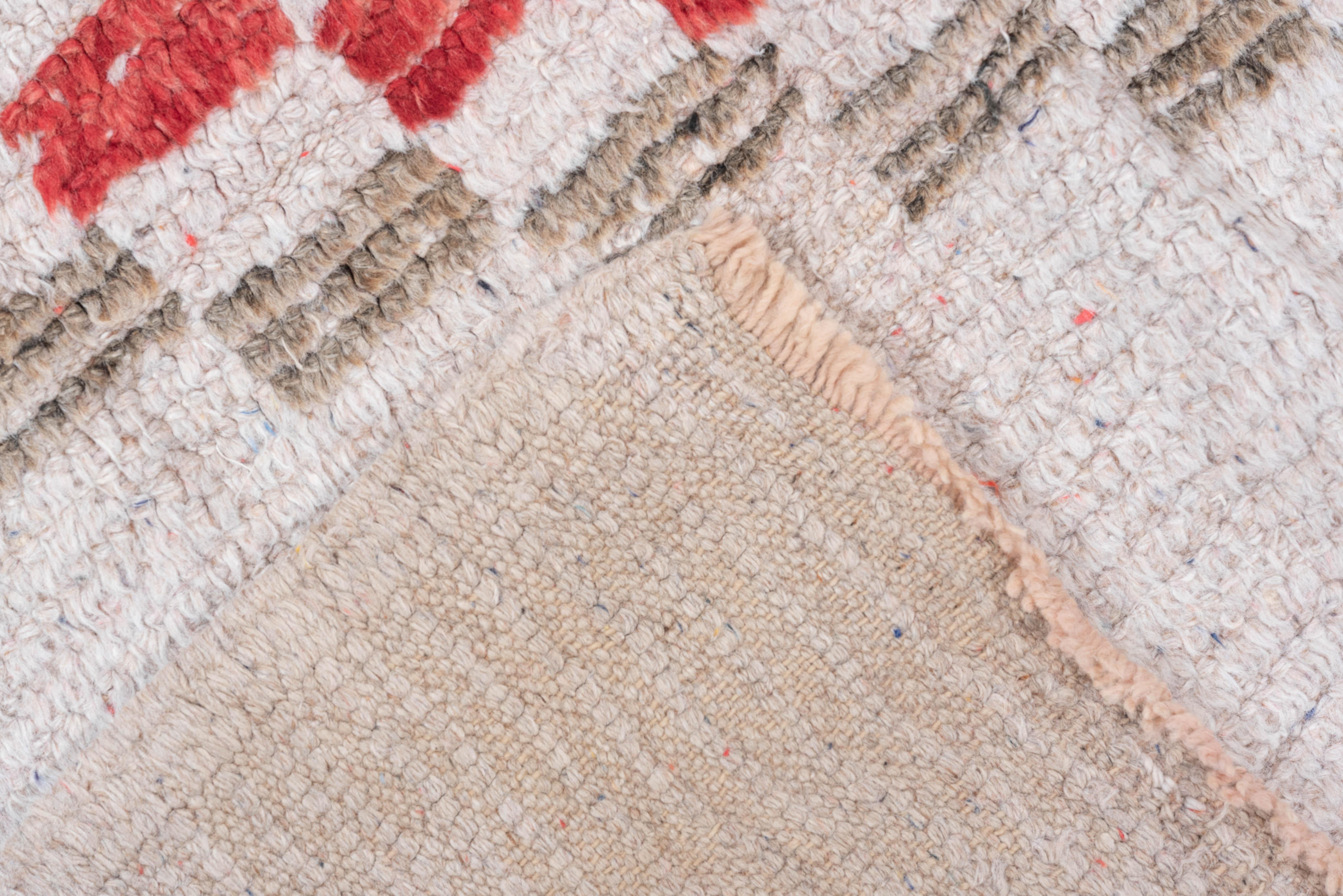 Vintage Hand-Knotted Moroccan Rug Stacked Diamond Design In Good Condition For Sale In New York, NY