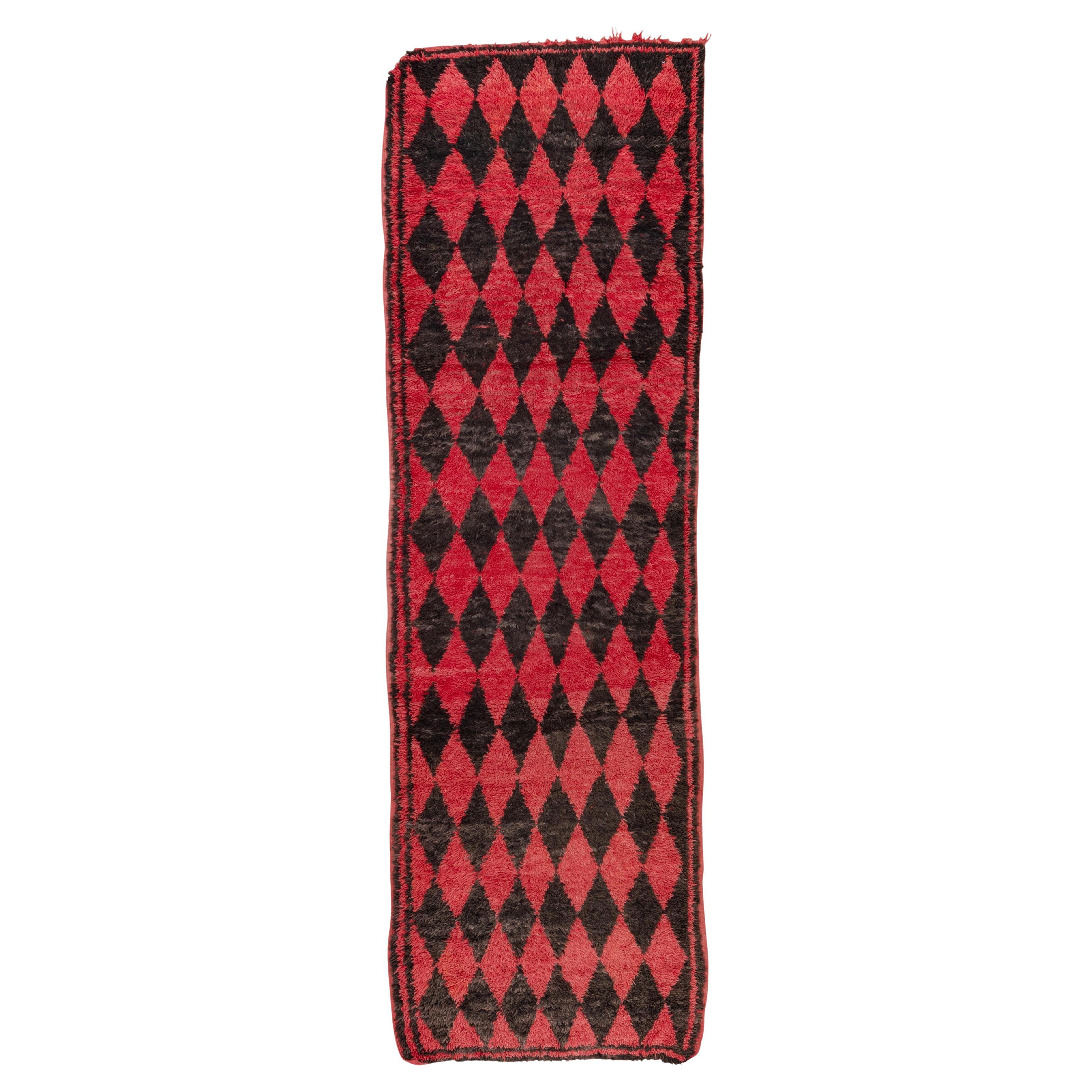 Alfombra Marroquí Vintage Anudada a Mano - Diseño Diamante Rojo y Negro en venta