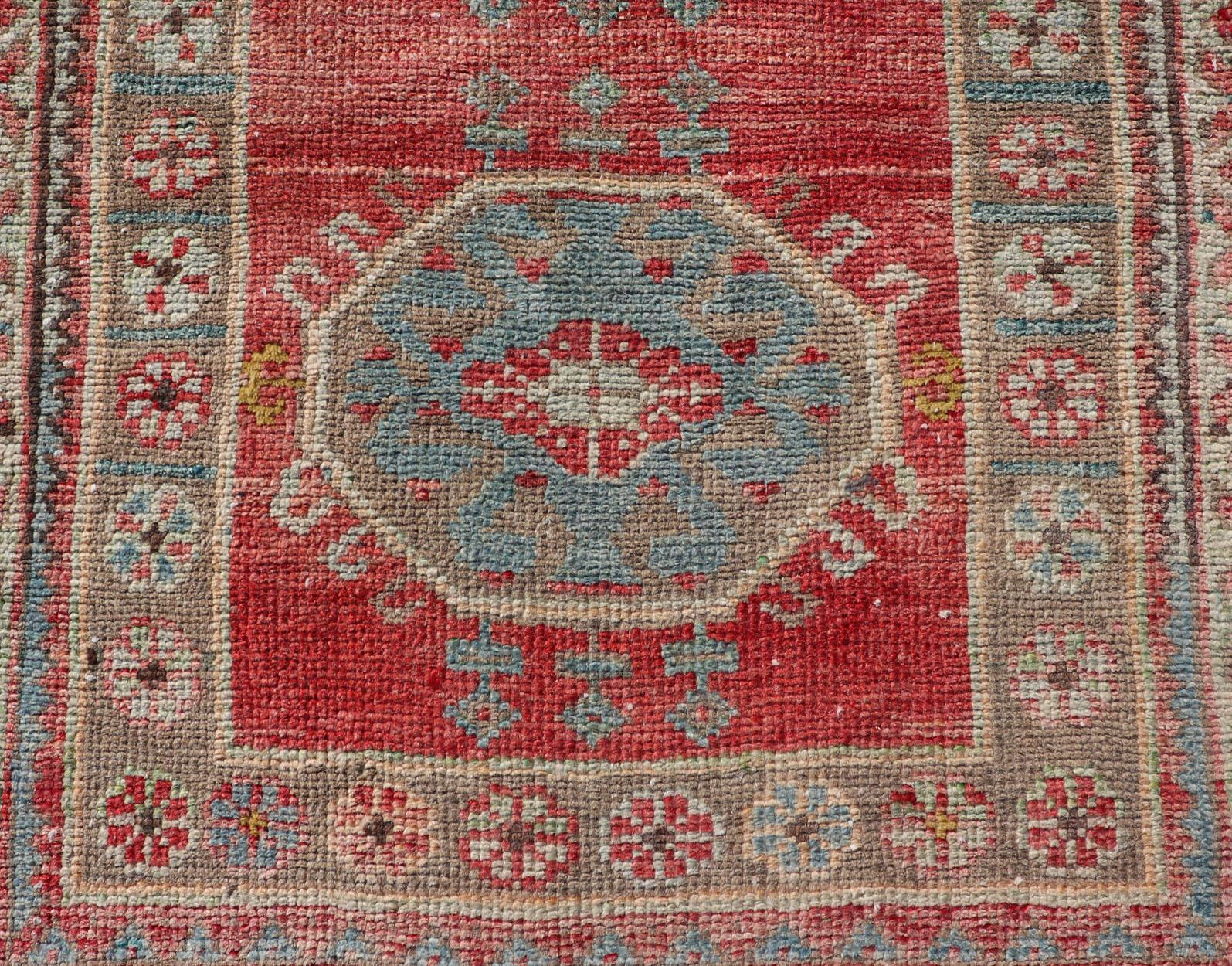 Vintage Oushak runner from Turkey with Medallion design in various blue, soft red, brown, yellow and tan tones, Keivan Woven Arts / rug EN-179957, country of origin / type: Turkey / Oushak, circa 1940


Measures:2'6 x 9'6.