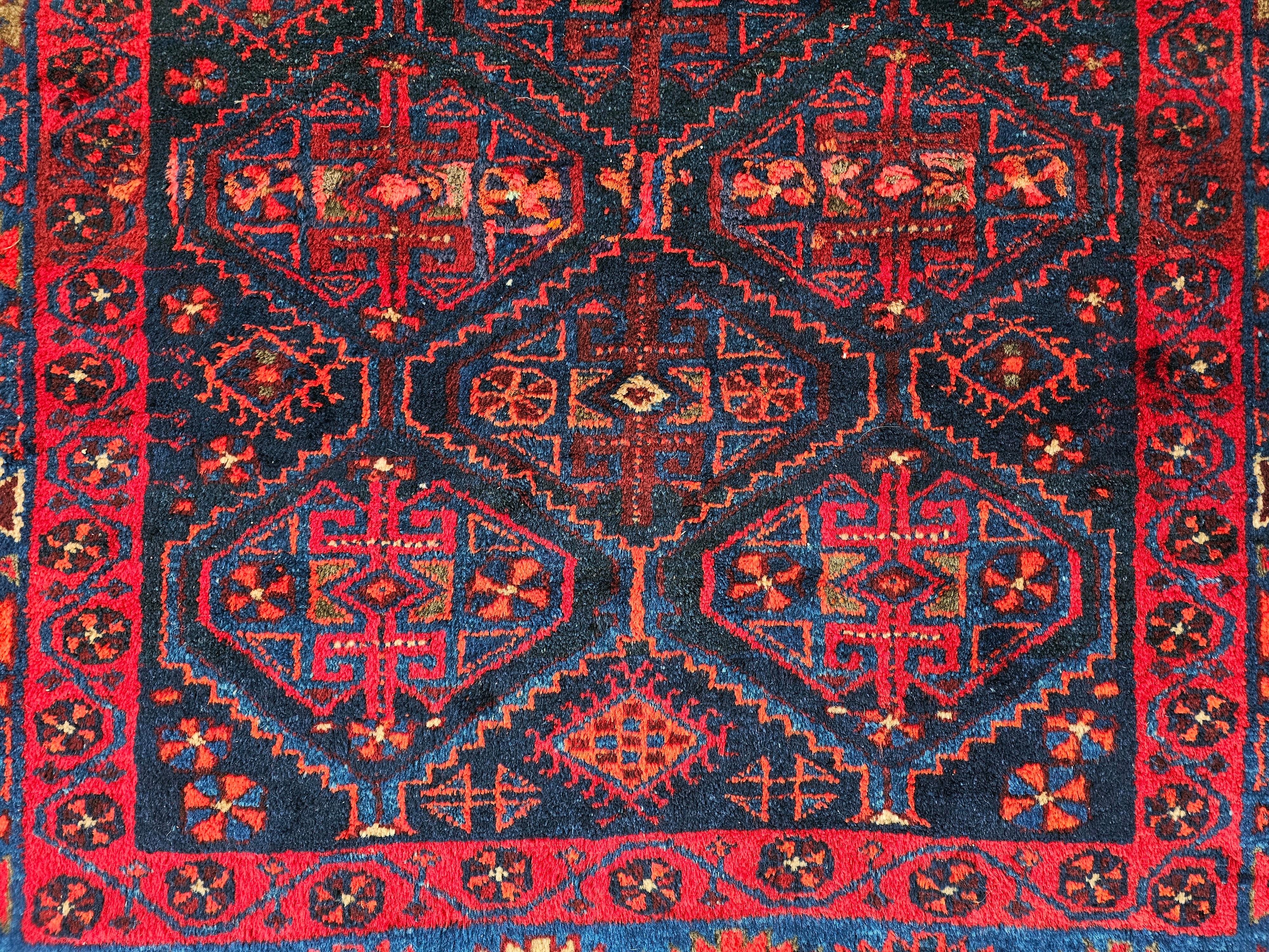 Handgeknüpfter persischer Afshar-Teppich im Vintage-Stil, 100 % Wolle, Iran 1960er Jahre (Persisch) im Angebot