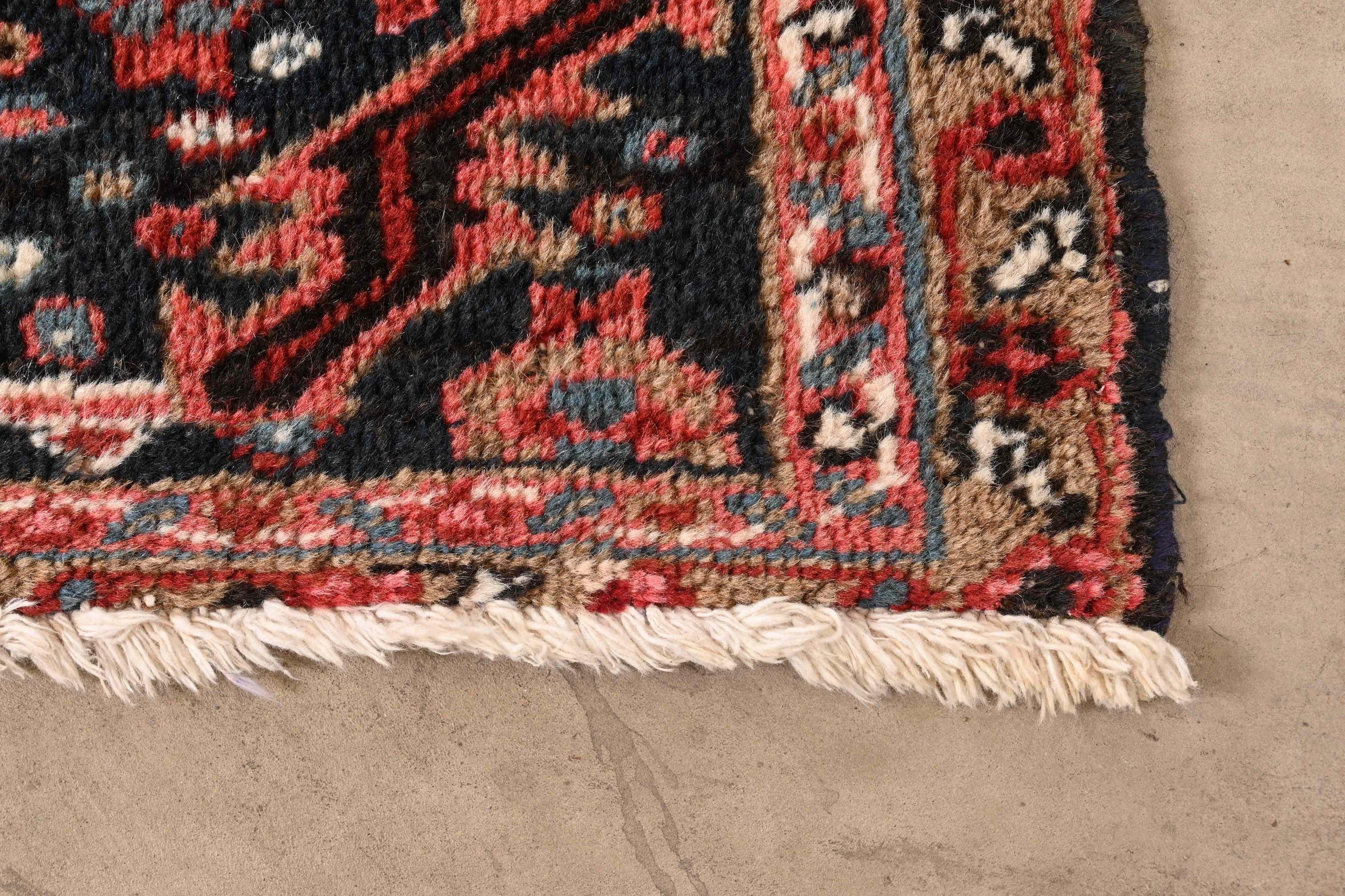 Vintage Hand Knotted Persian Heriz Room Size Rug, circa 1940s For Sale 1