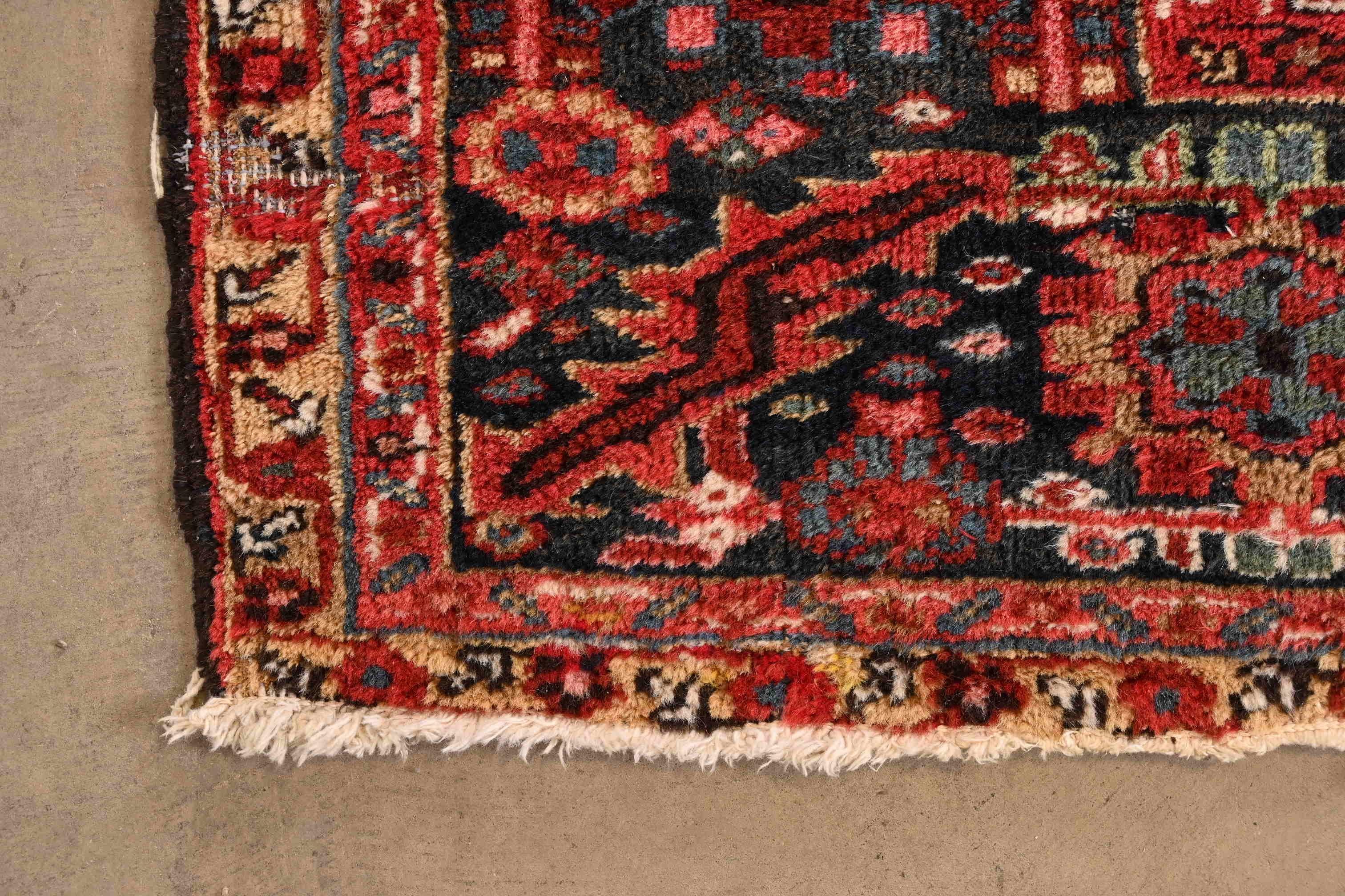 Vintage Hand Knotted Persian Heriz Room Size Rug, circa 1940s For Sale 2