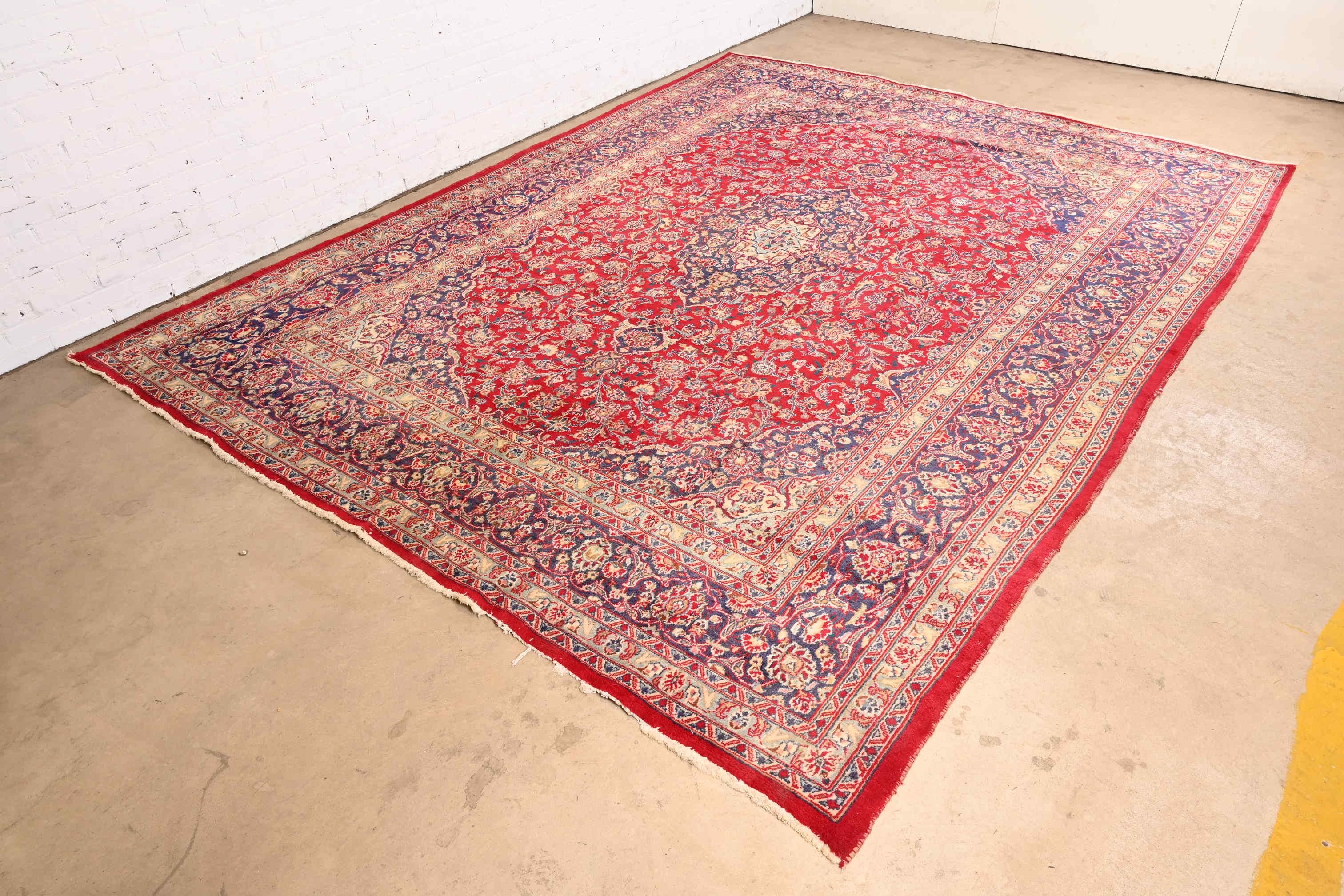 Vintage Hand-Knotted Persian Kashan Room Size Rug In Good Condition For Sale In South Bend, IN