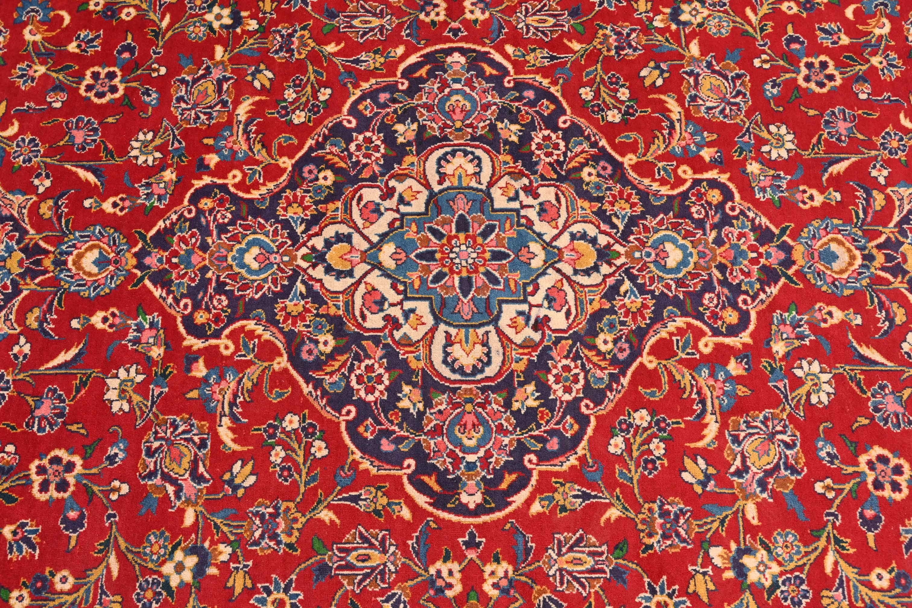 Vintage Handgeknüpft Persisch Kashan Zimmer Größe Wolle Bereich Teppich (20. Jahrhundert) im Angebot