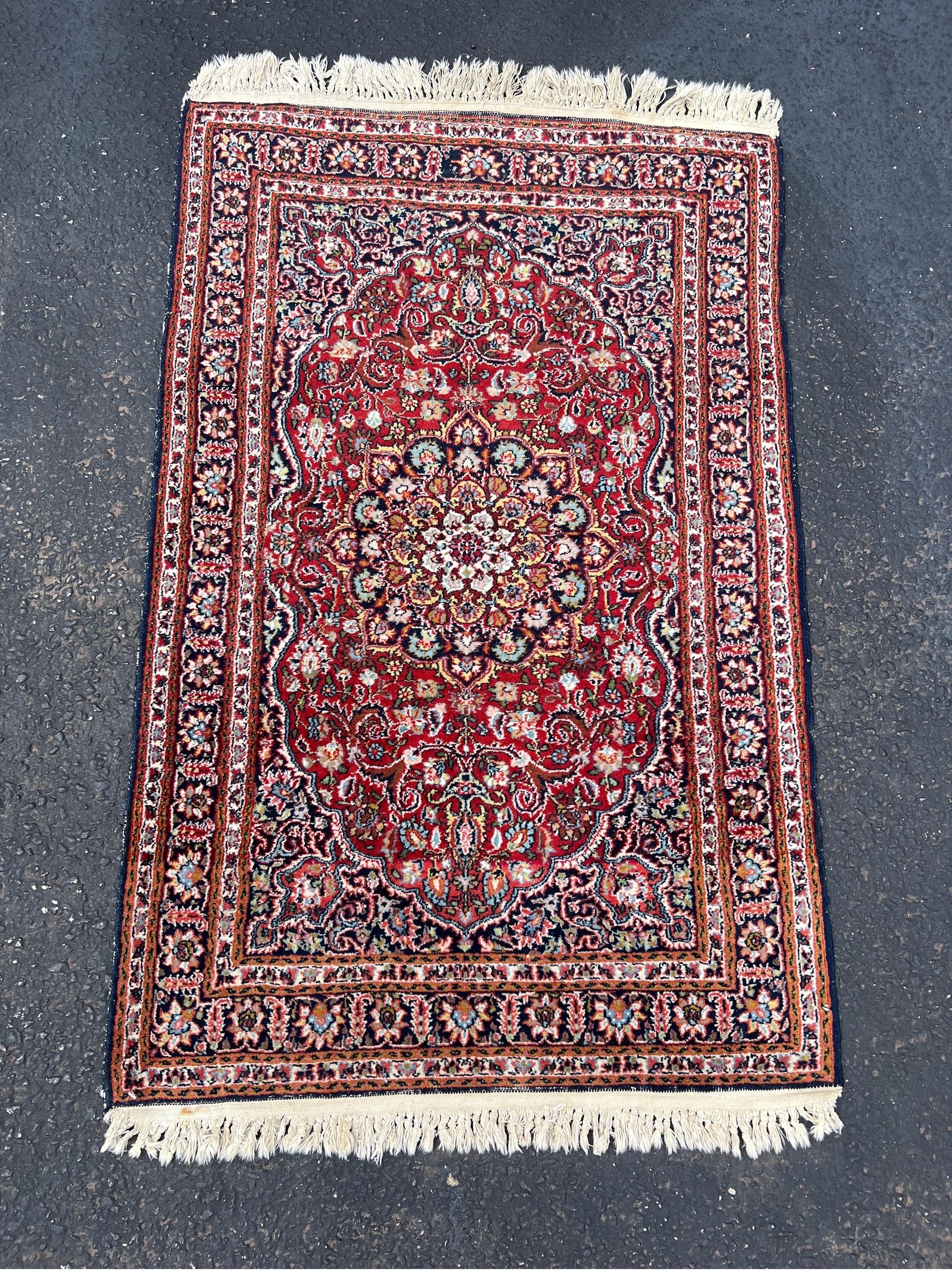 Noué à la main Tapis persan Keshan noué à la main 2,5' x 4,17' en vente