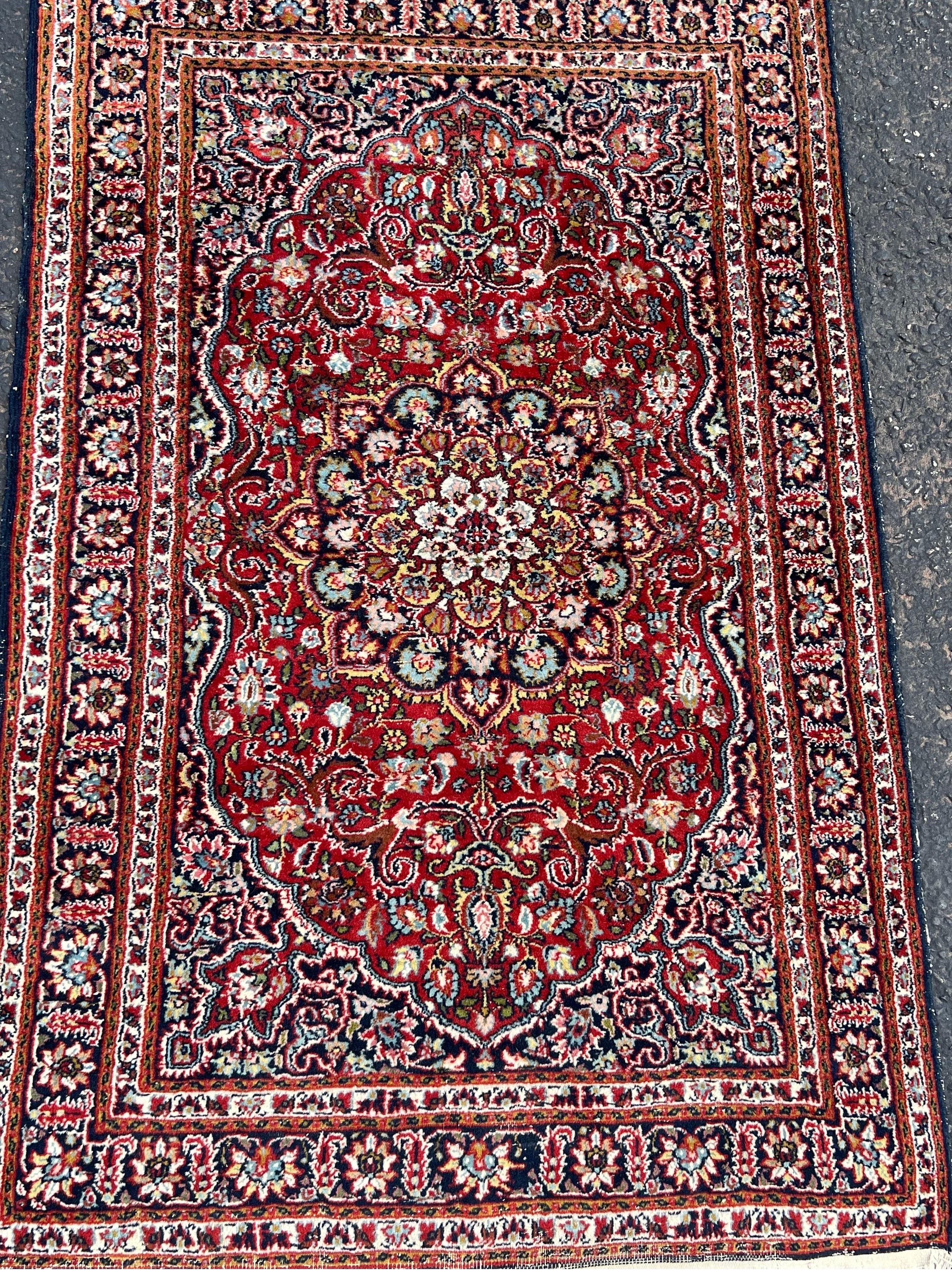 Tapis persan Keshan noué à la main 2,5' x 4,17' Bon état - En vente à Redding, CT