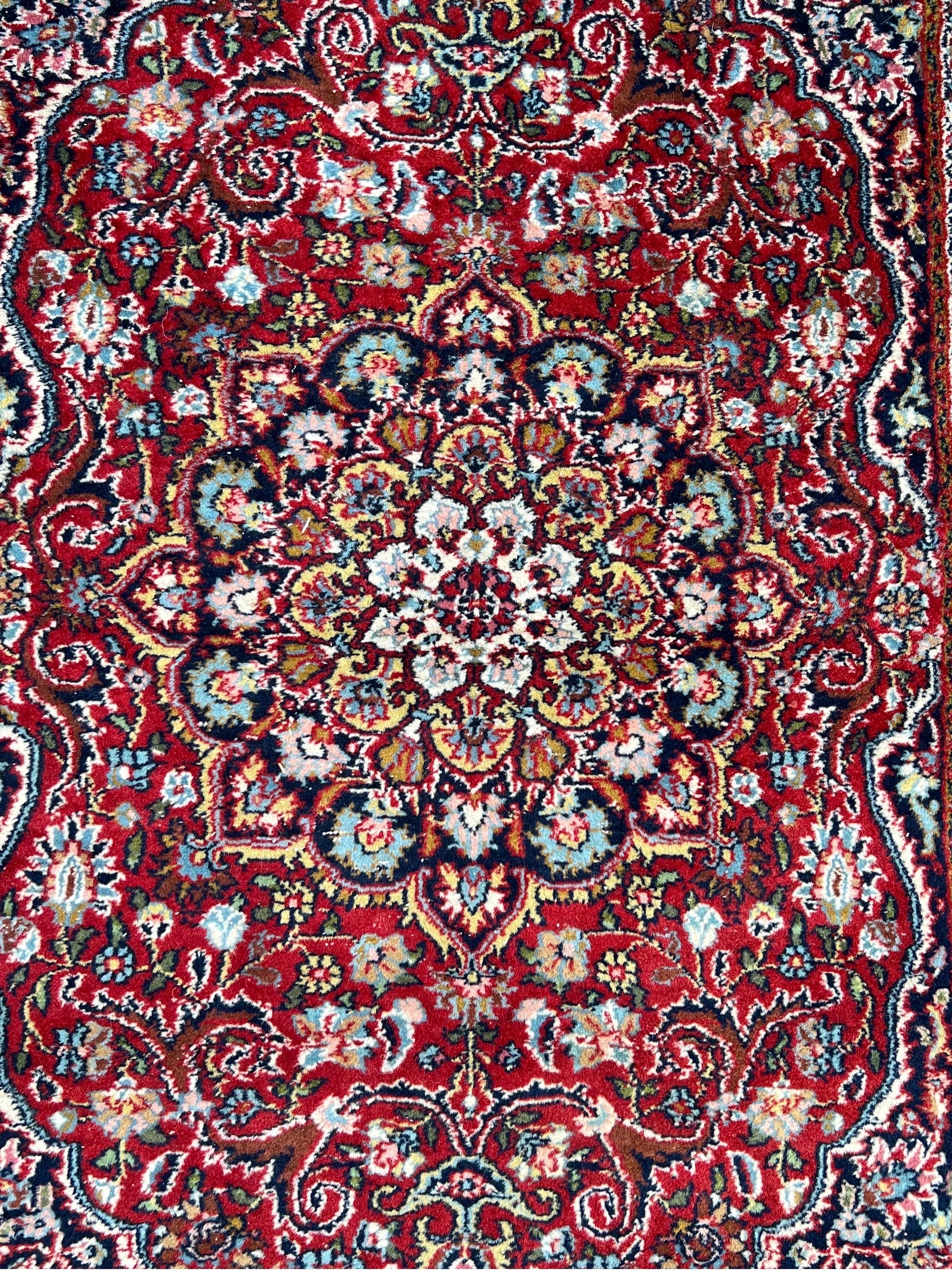 Tapis persan Keshan noué à la main 2,5' x 4,17' en vente 1