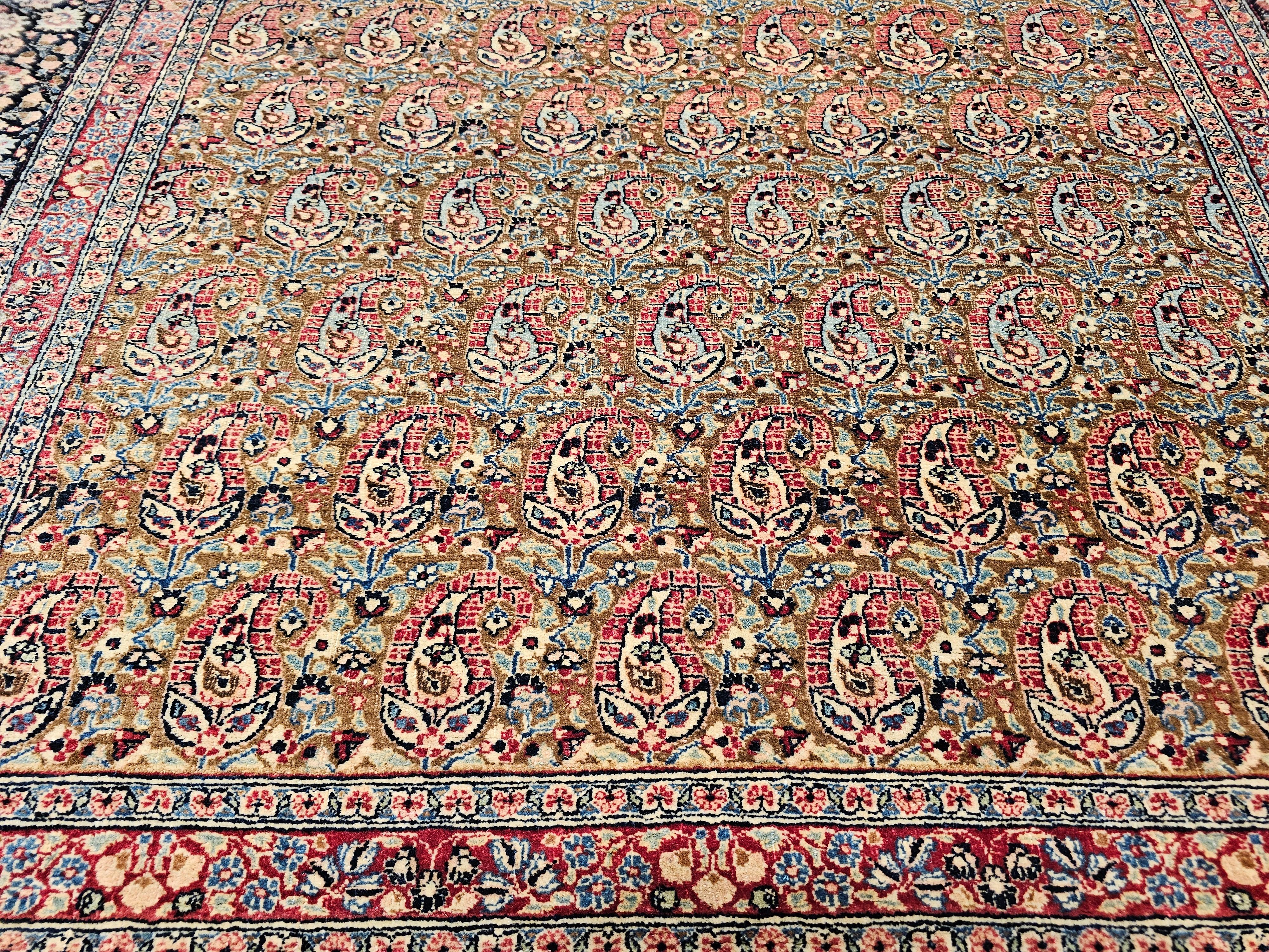 Persischer Qum-Teppich im Vintage-Stil in dunklem Taupe in Allover-Muster (20. Jahrhundert) im Angebot