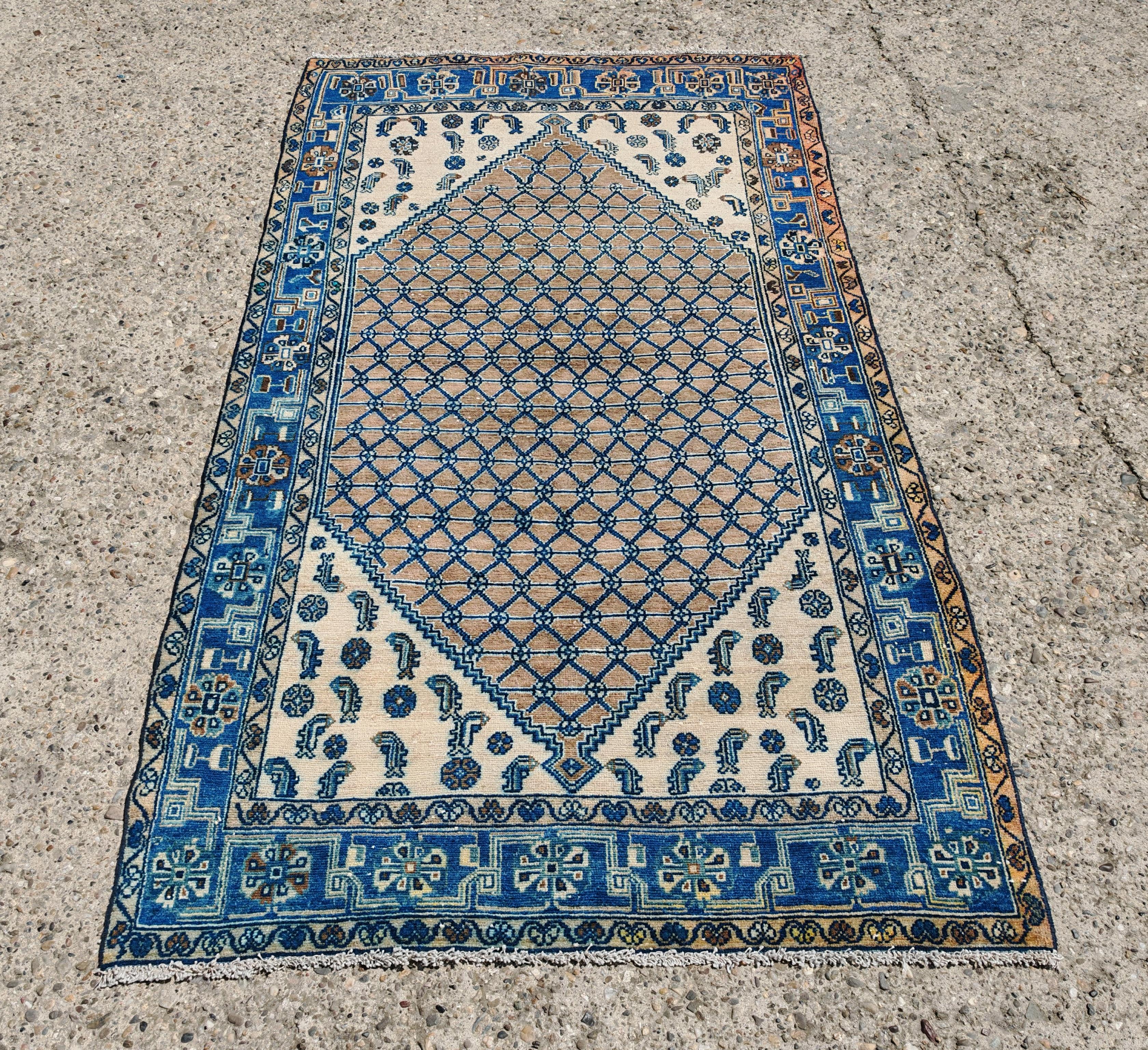Handgeknüpfter Perserteppich aus blauer und brauner Wolle mit geometrischem Muster im Angebot 3