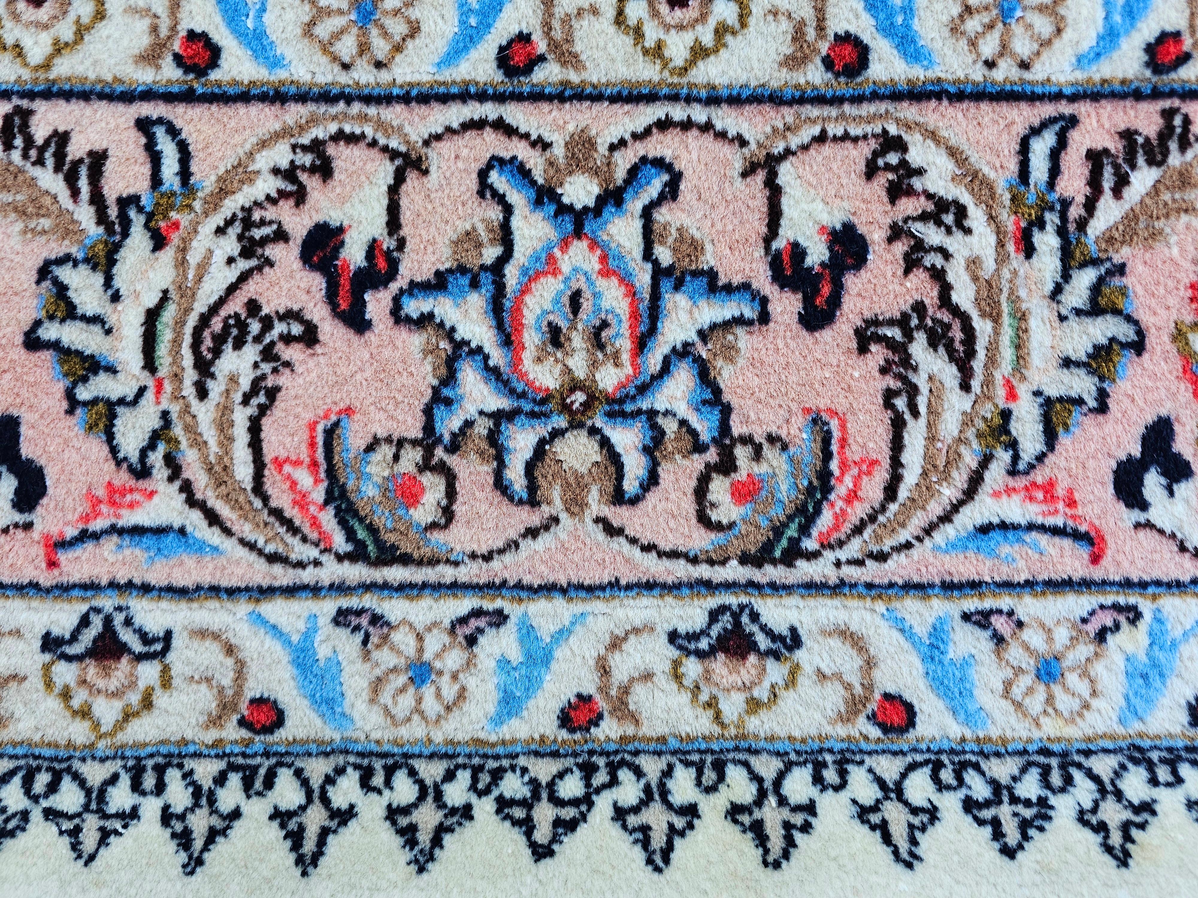 Handgeknüpfter persischer Vintage-Teppich aus natürlicher weißer Wolle mit Blumenmuster im Angebot 5