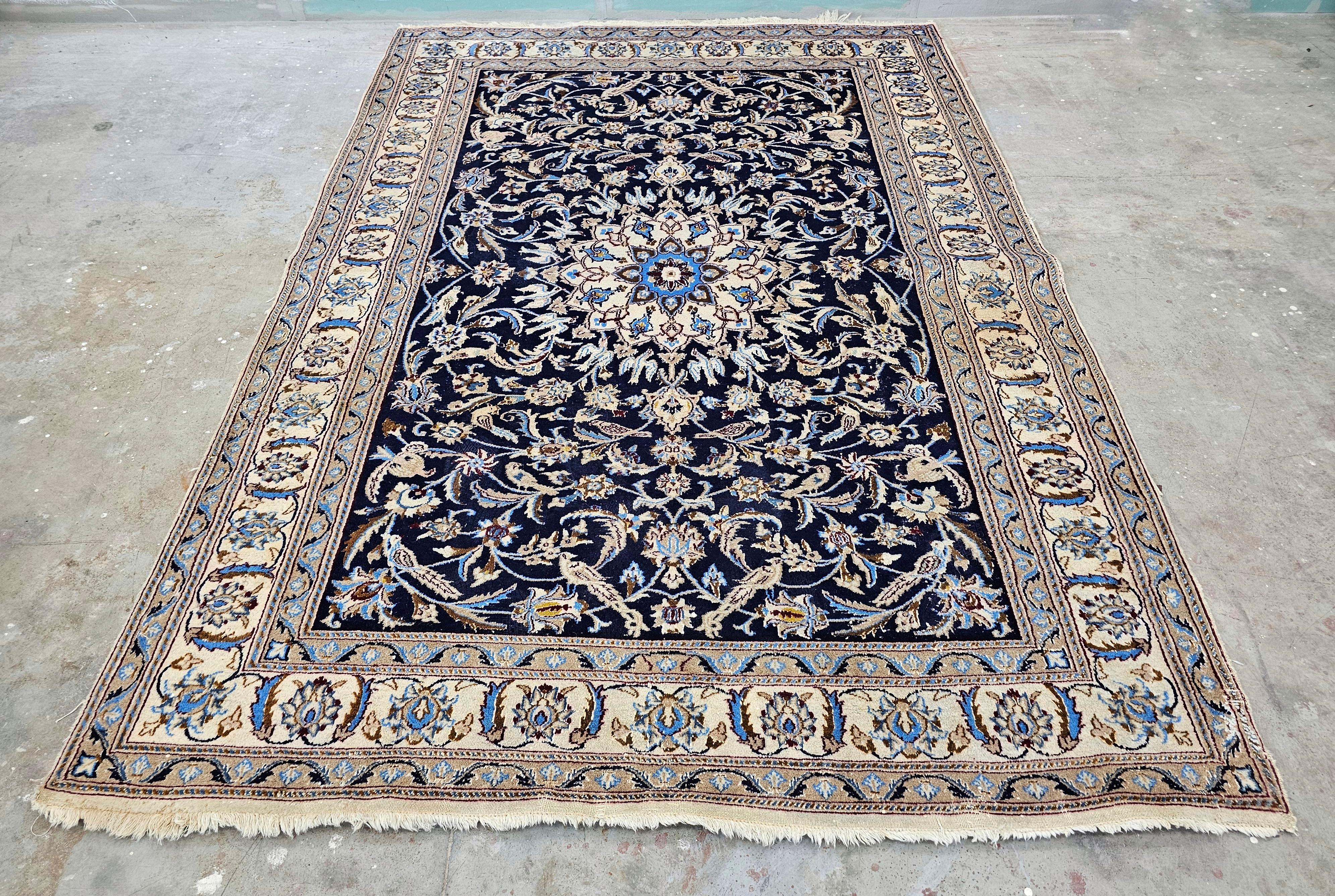 Tribal Tapis persan vintage noué à la main, motif « Nain », 100 % laine, bleu marine et crème en vente