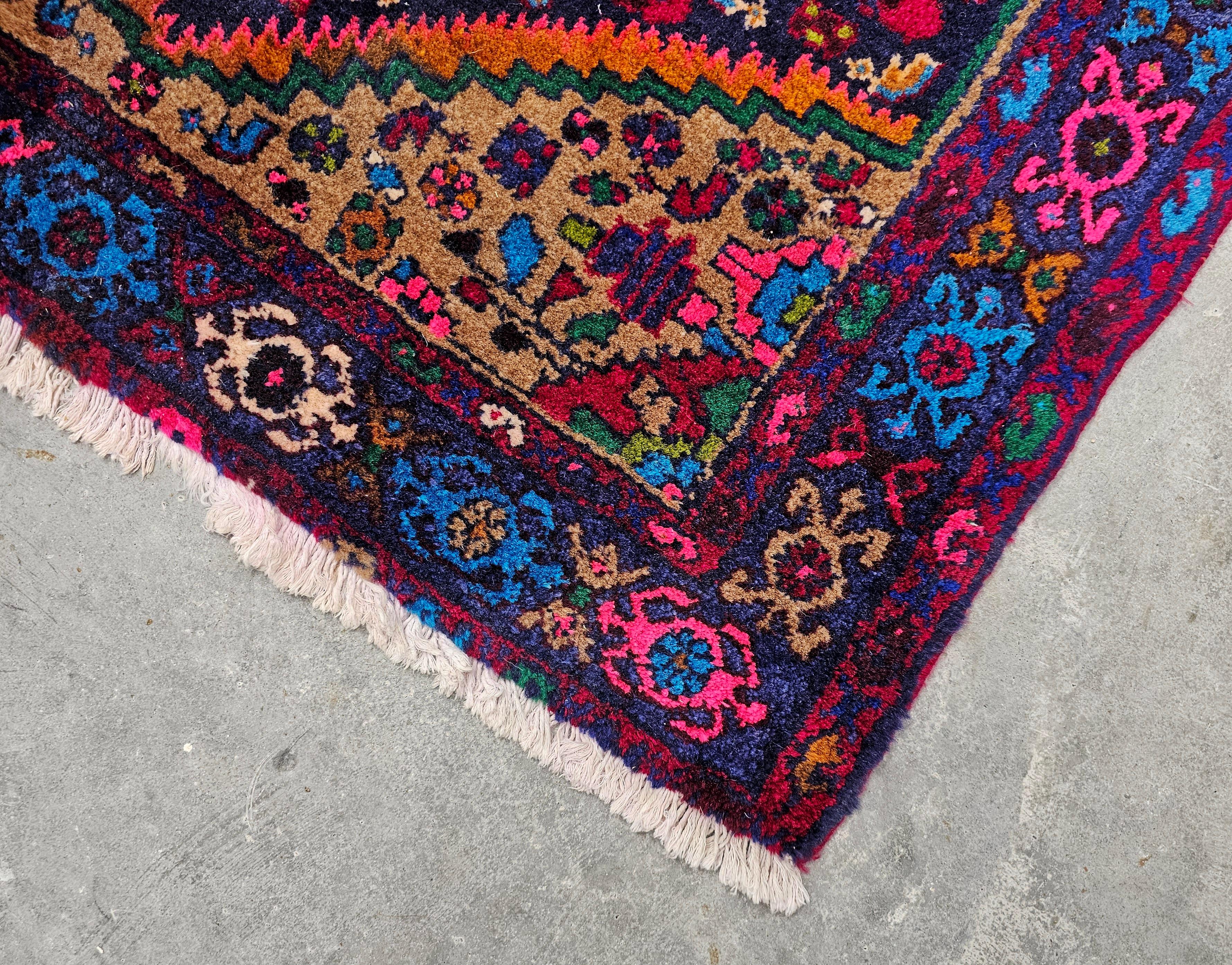 Handgeknüpfter persischer Vintage-Läufer in leuchtenden Farben, Iran, 1970er Jahre im Angebot 1