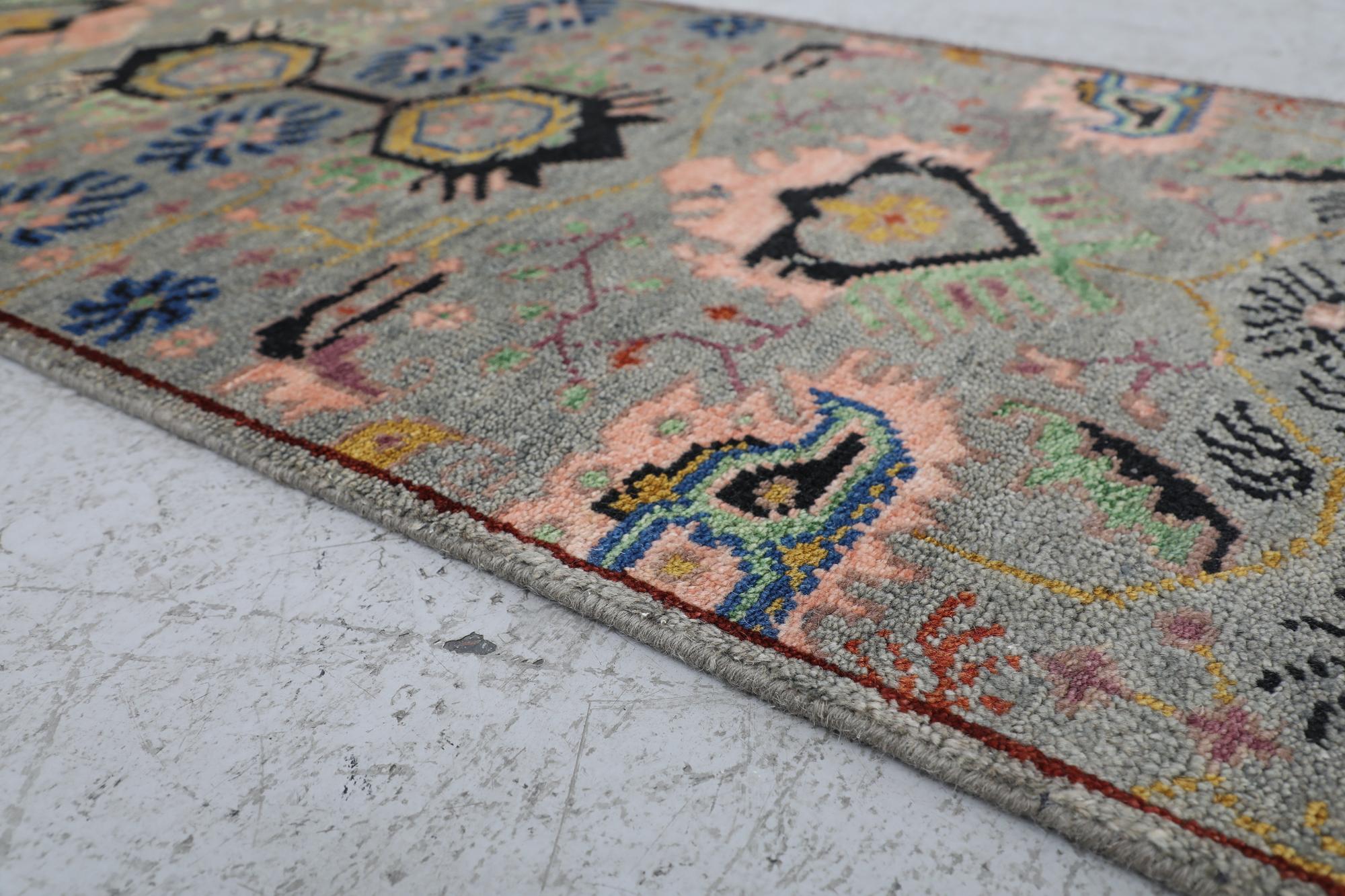 Handgeknüpfter Vintage-Läufer aus persischer Wolle mit floralem Design im Angebot 1