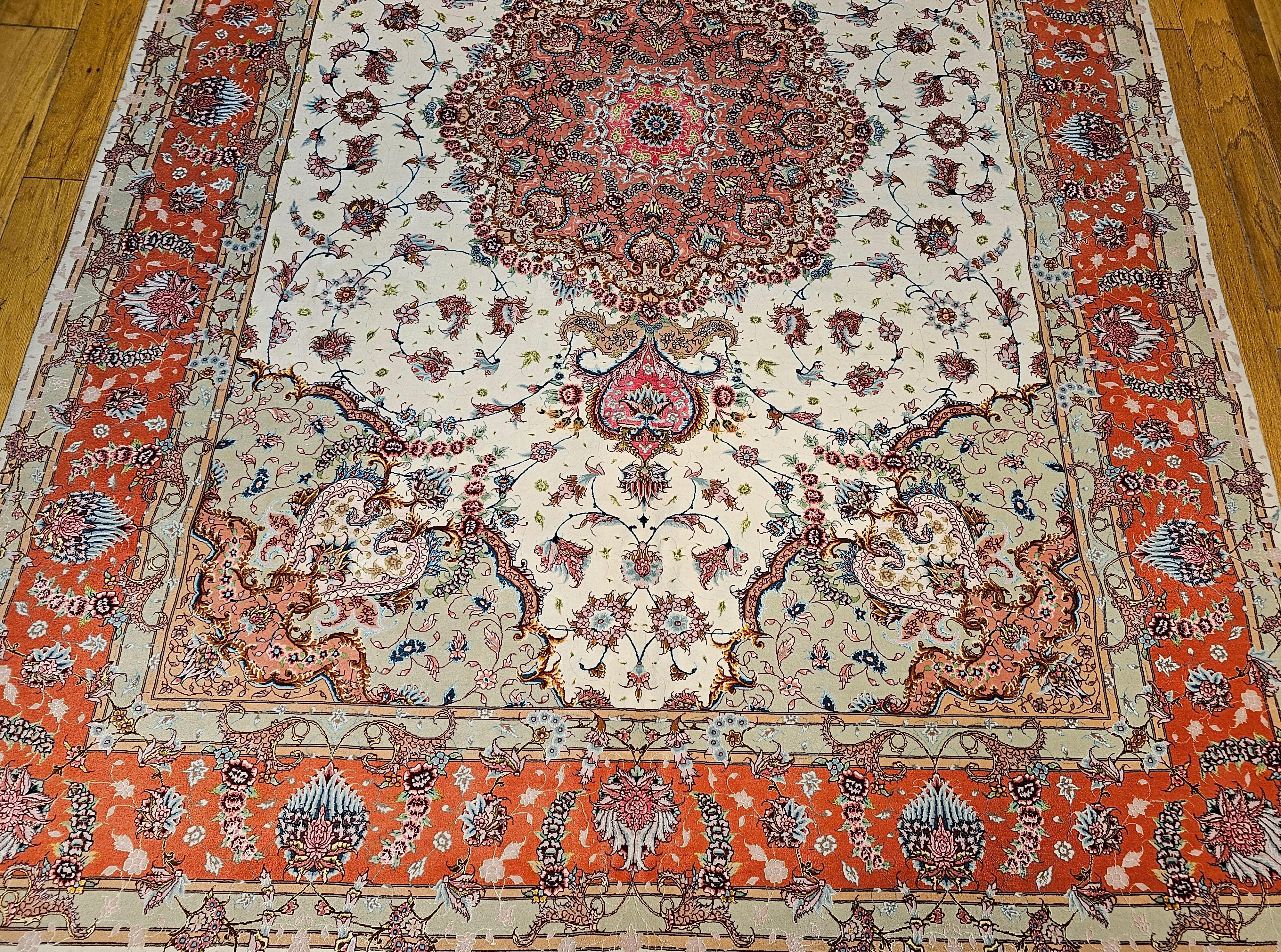 Handgeknüpfter persischer Täbris-Teppich in Zimmergröße in Blumenmuster, Vintage (Persisch) im Angebot