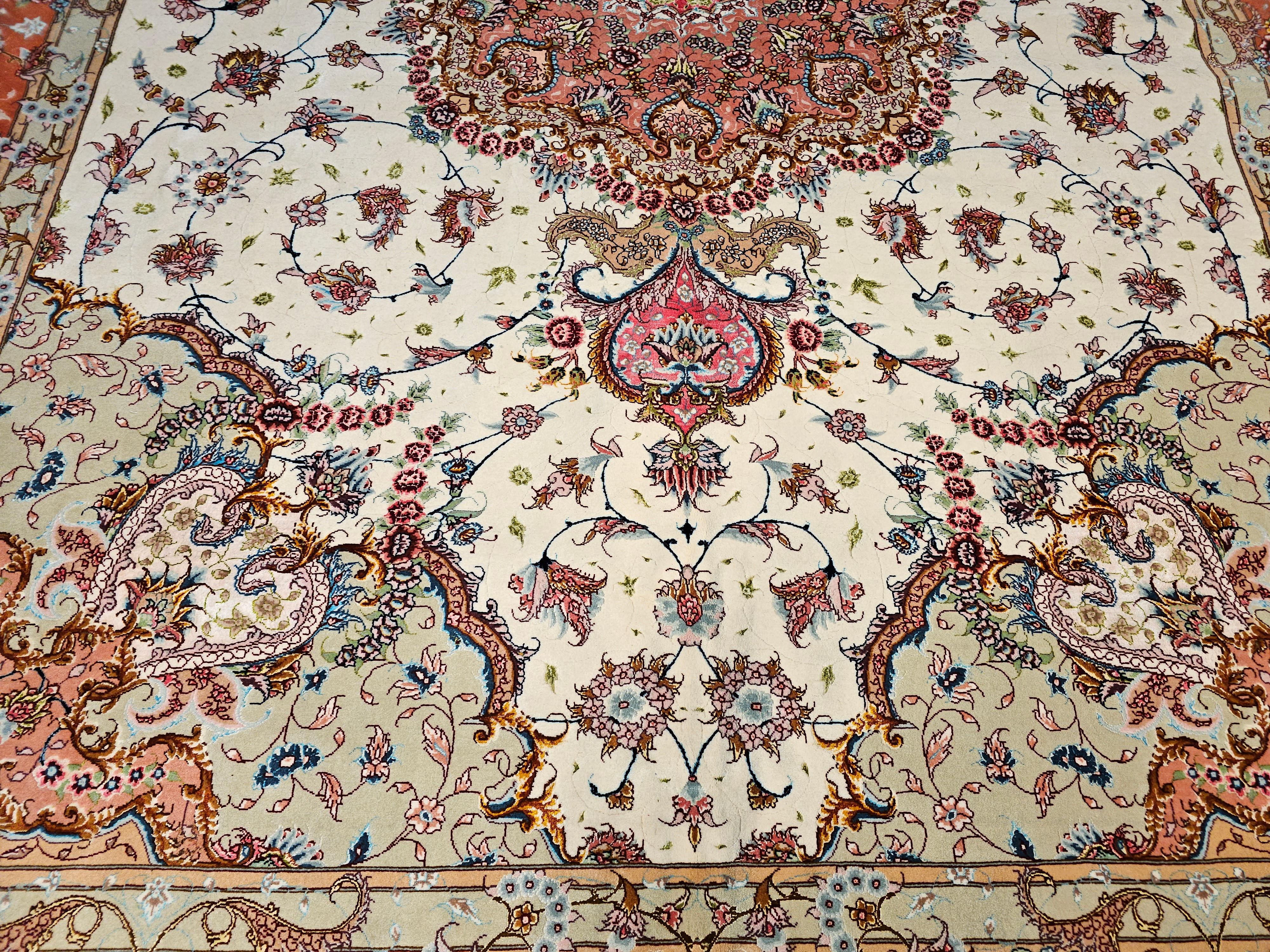 Handgeknüpfter persischer Täbris-Teppich in Zimmergröße in Blumenmuster, Vintage im Angebot 2