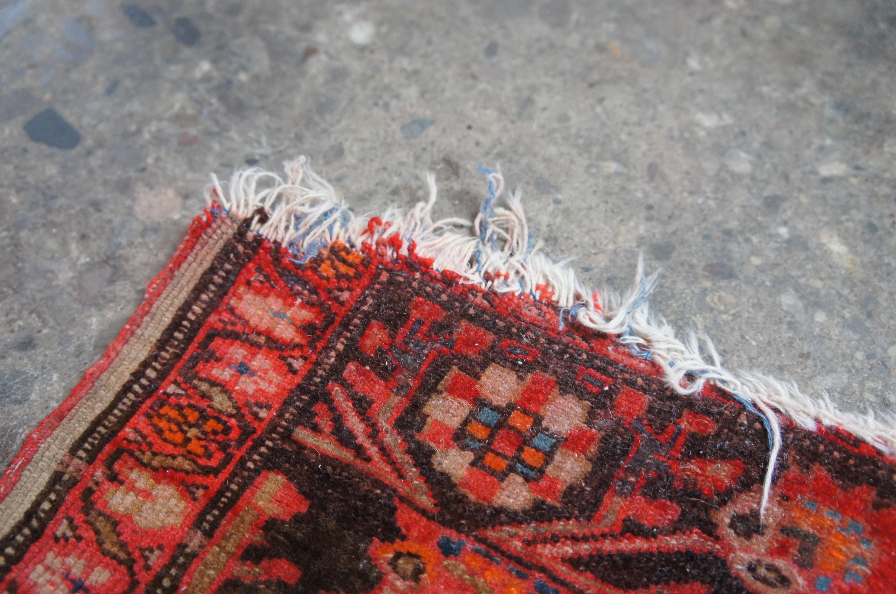 Tapis de prière Kashmar vintage en laine persane nouée à la main rouge, orange et bleu en vente 1