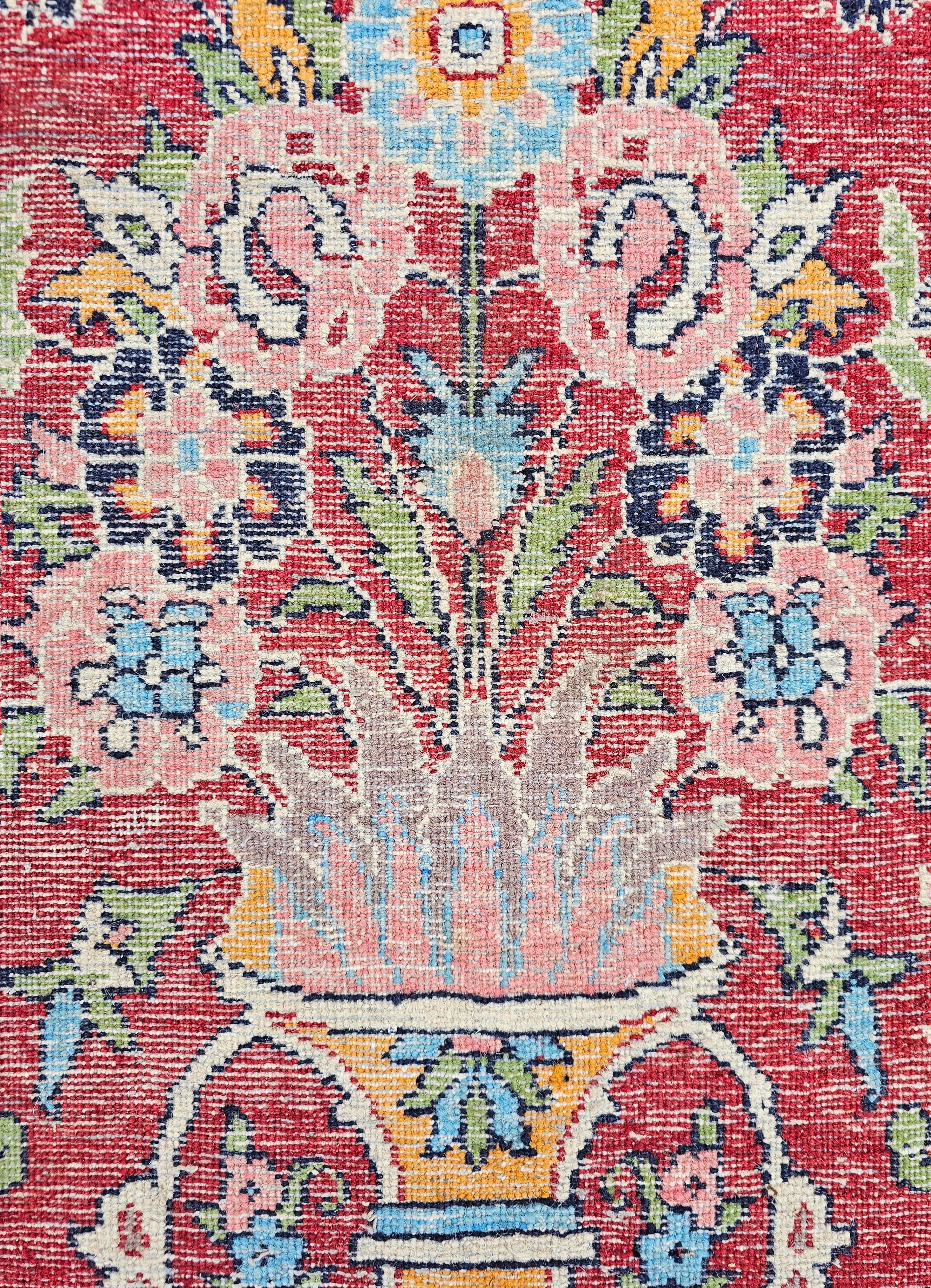 Handgeknüpfter Qom- oder Ghoum-Perserteppich im Vintage-Stil mit Blumenmotiv, Iran 1930er Jahre (Mitte des 20. Jahrhunderts) im Angebot
