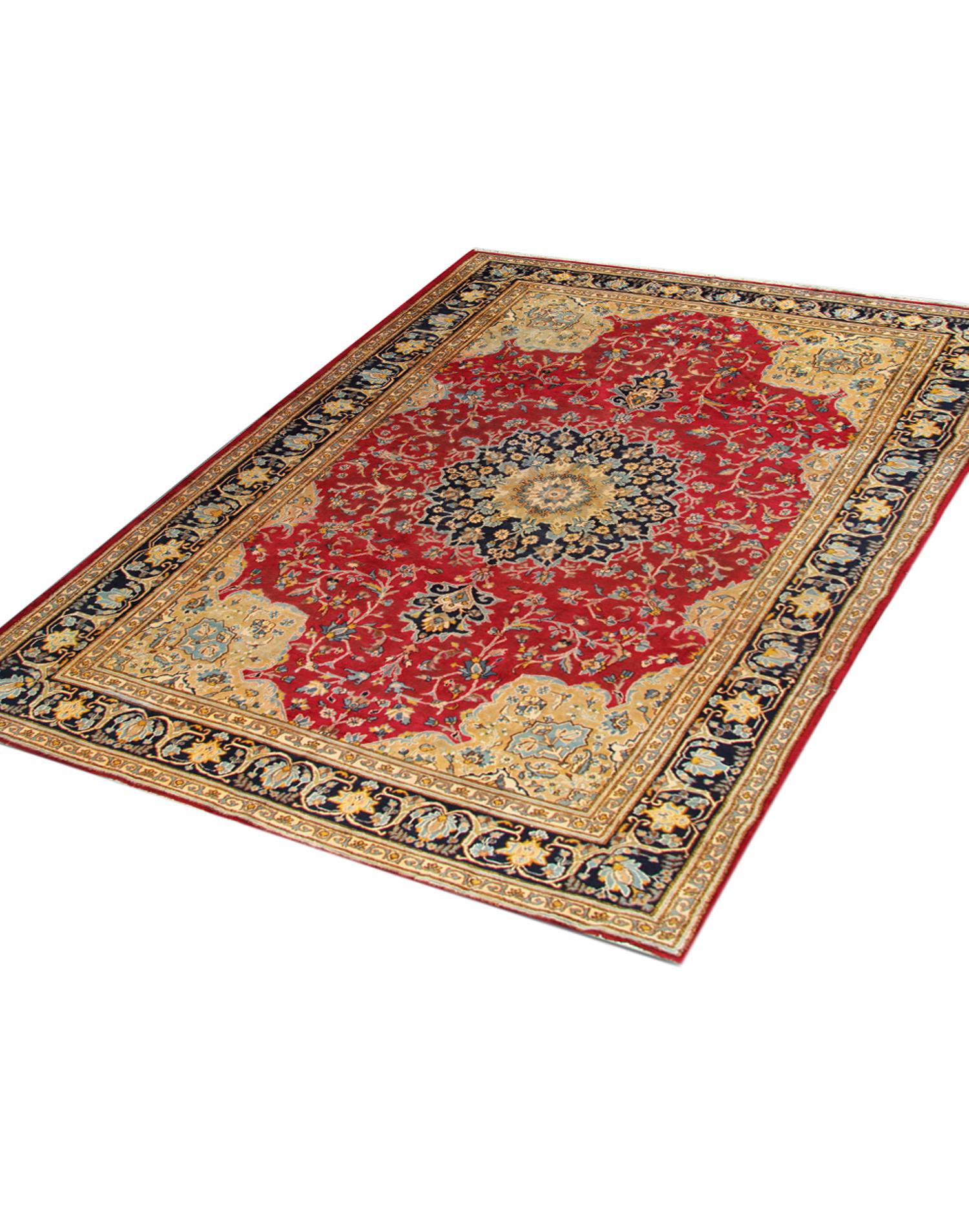Vintage Carpet Red Wool Area Rug Hand-knotted Medallion Oriental Rug- 212x335cm  In Excellent Condition In Hampshire, GB