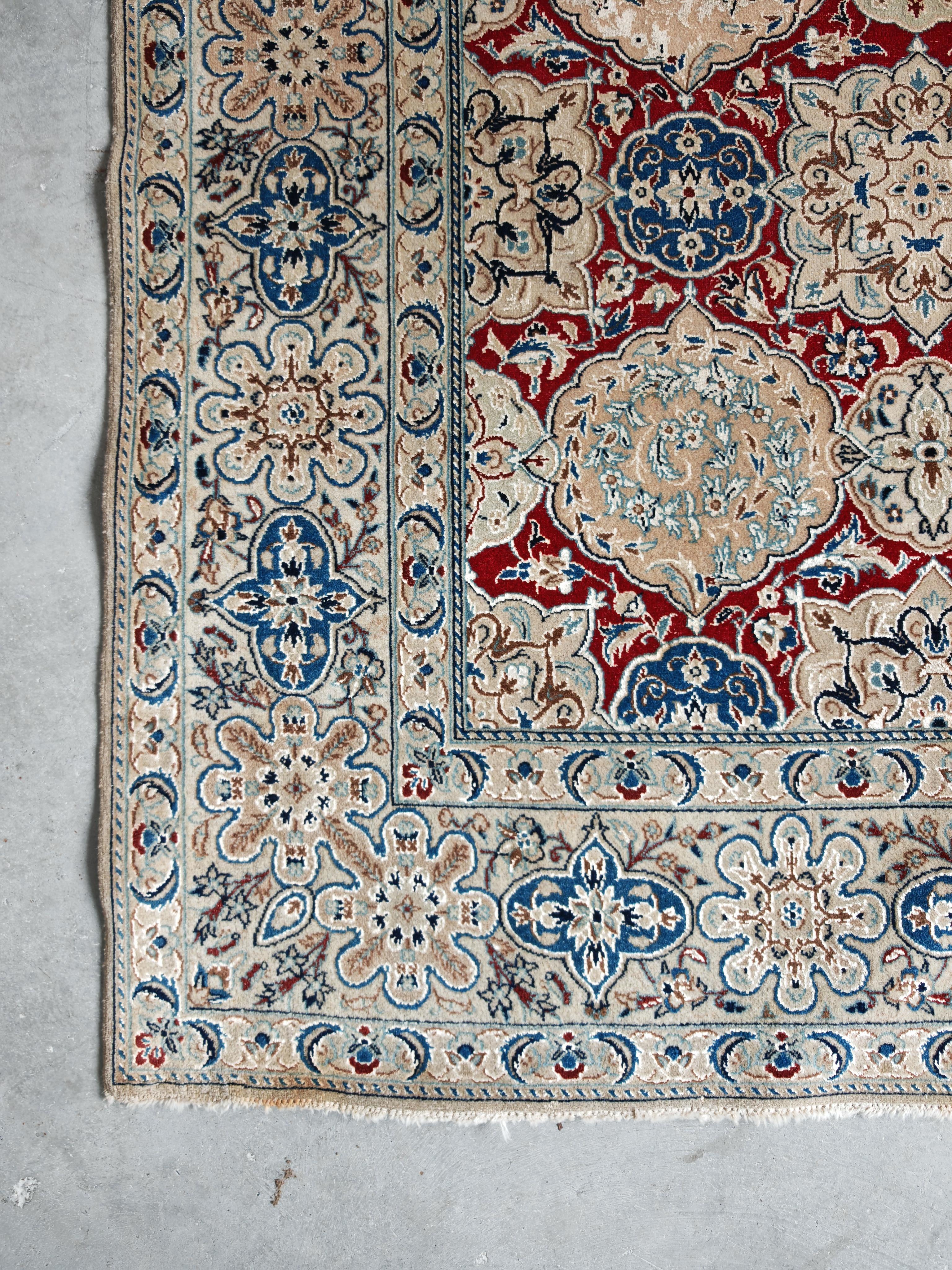 Handgeknüpfter Vintage-Teppich aus cremefarbener, roter und blauer Wolle und Seide, 1960er Jahre im Angebot 4