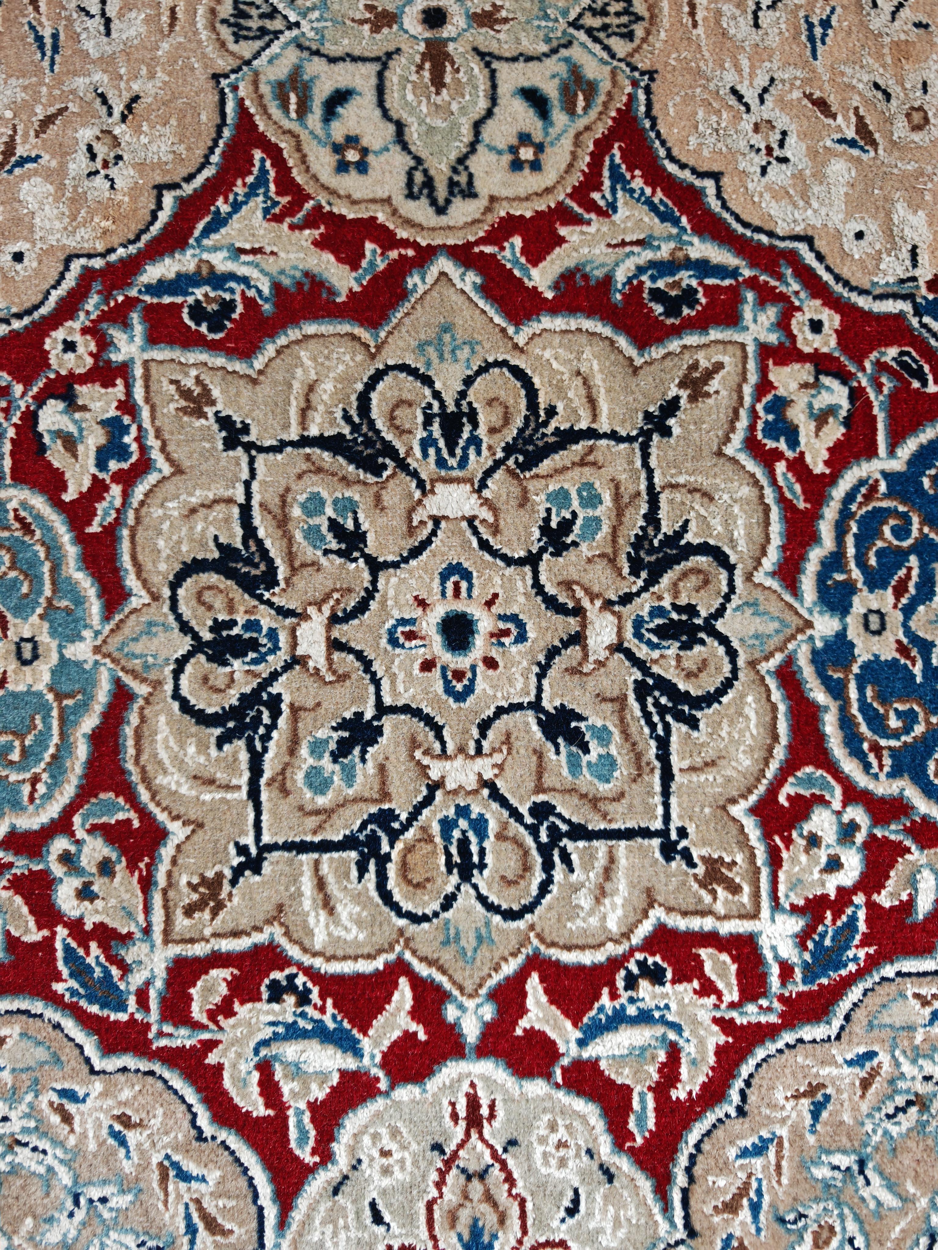 Handgeknüpfter Vintage-Teppich aus cremefarbener, roter und blauer Wolle und Seide, 1960er Jahre im Angebot 2