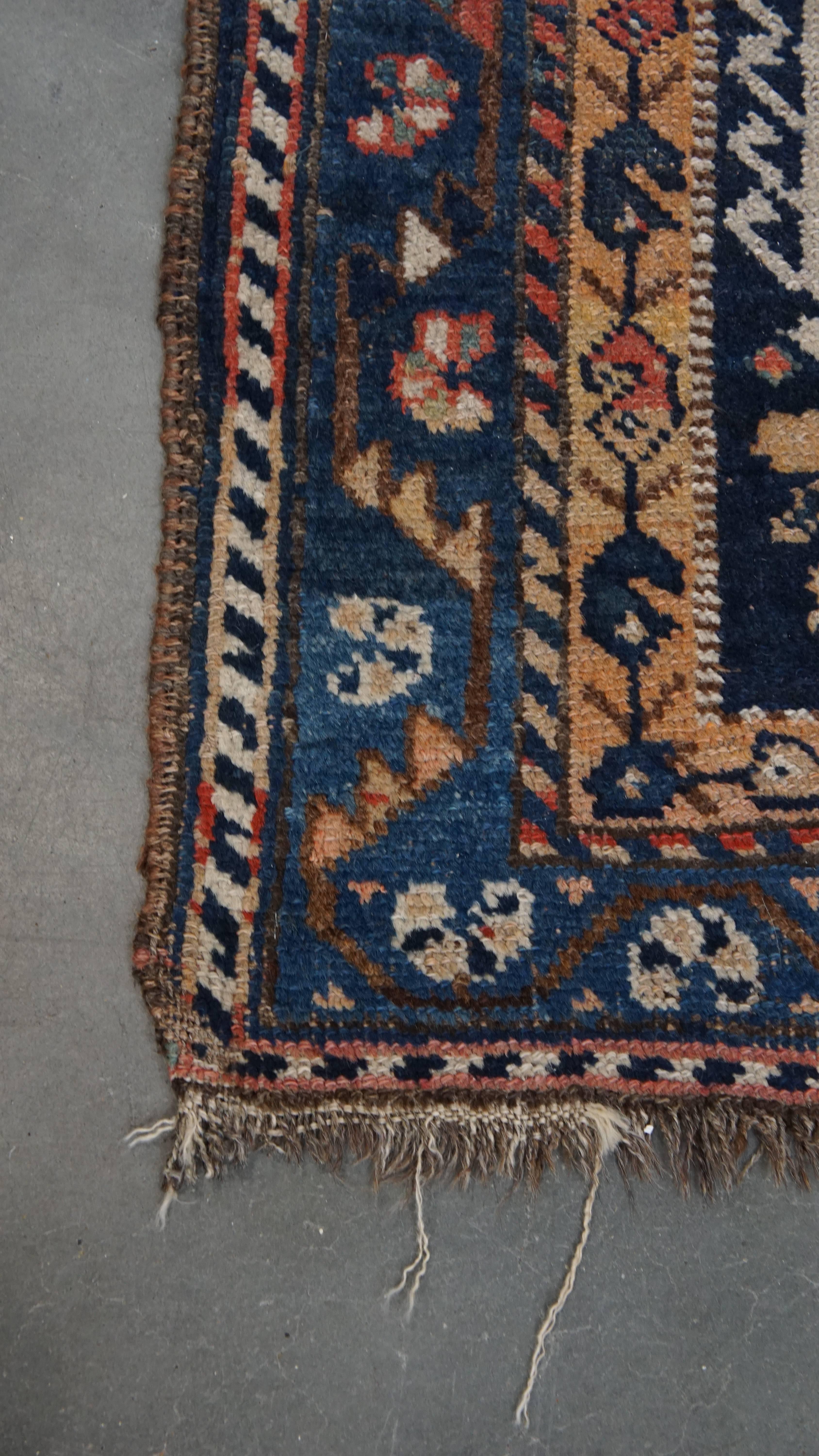 Handgeknüpfter Vintage-Teppich mit Mustern - 172x88cm (Klassisch-römisch) im Angebot