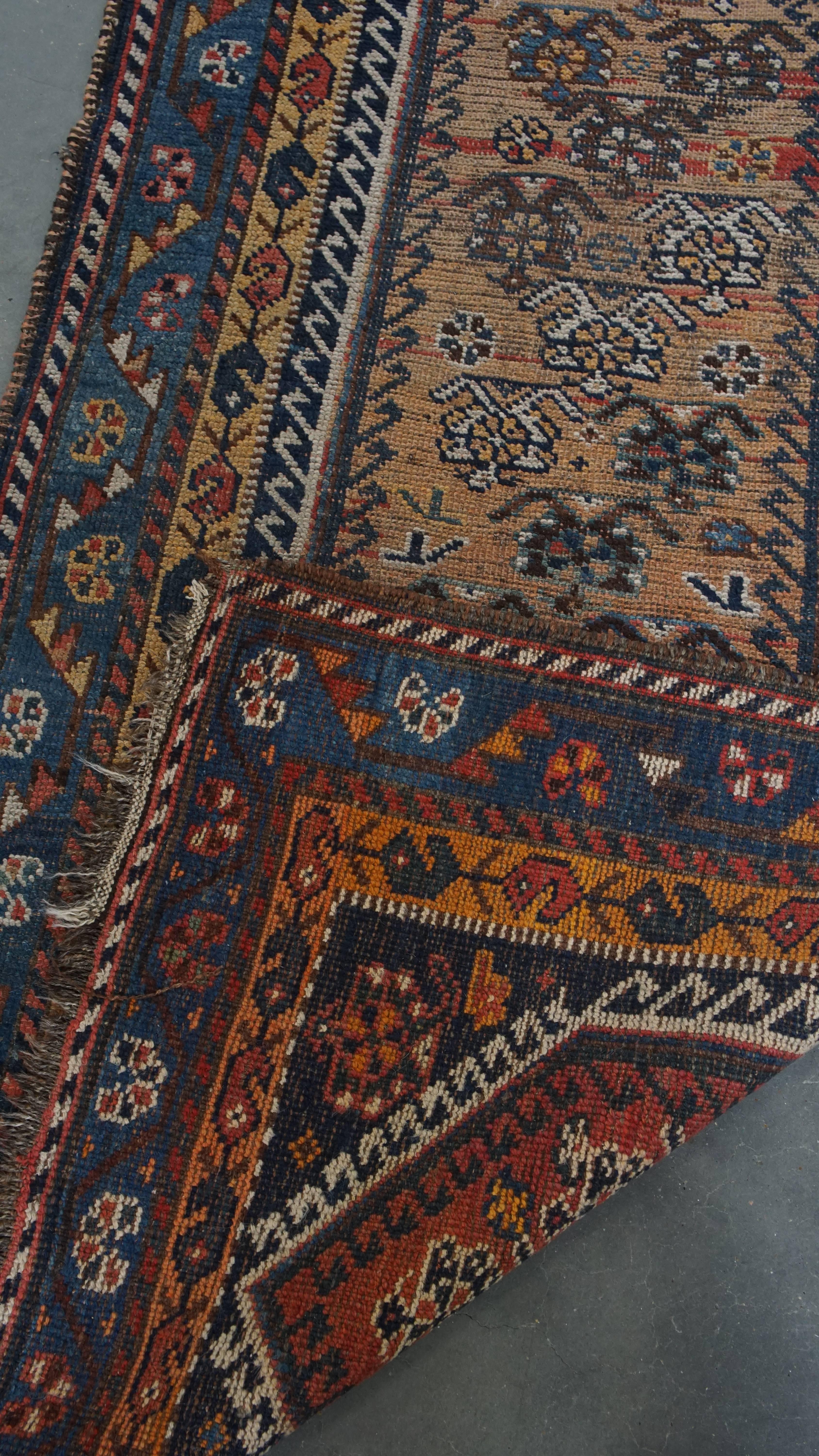 Handgeknüpfter Vintage-Teppich mit Mustern - 172x88cm im Angebot 1