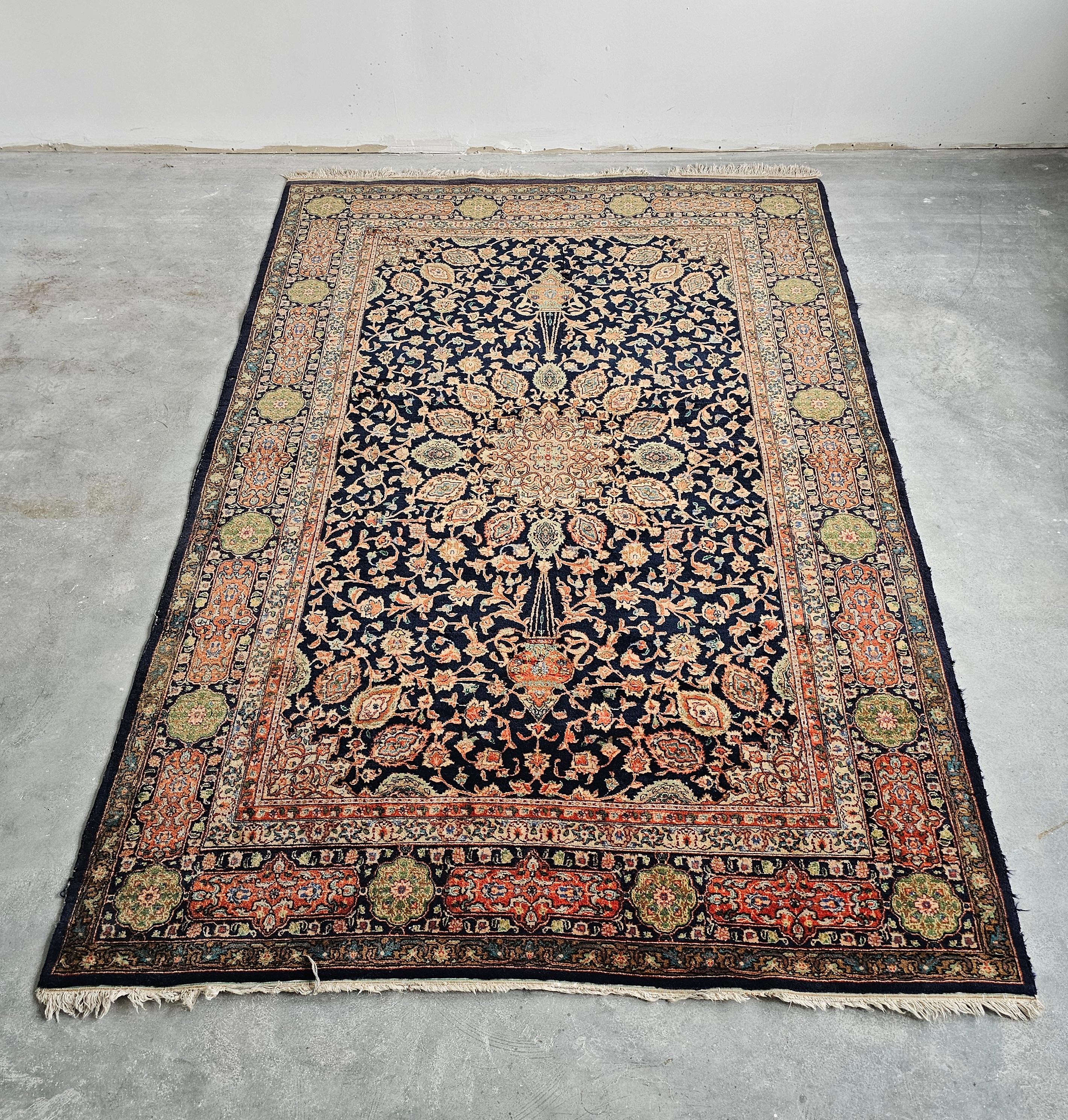 Handgeknüpfter Tabriz-Teppich in marineblauer, roter und grüner Wolle, Iran 1950er Jahre (Persisch) im Angebot
