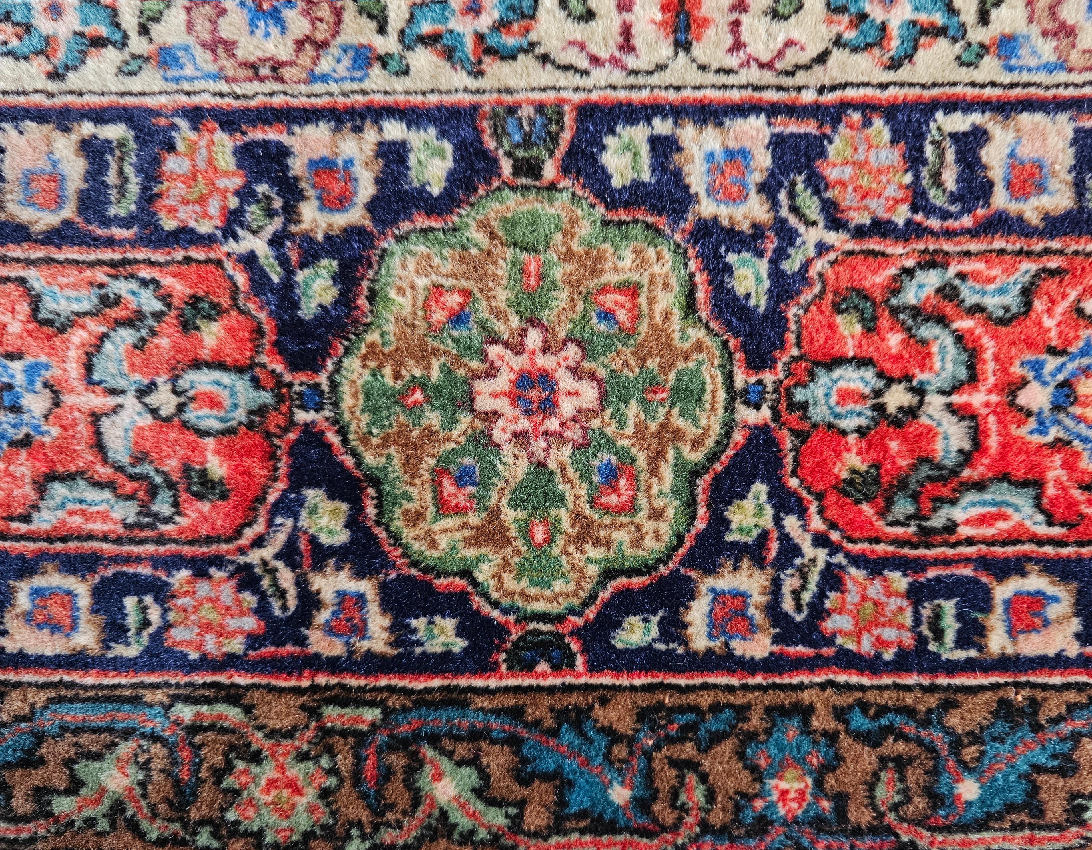 Handgeknüpfter Tabriz-Teppich in marineblauer, roter und grüner Wolle, Iran 1950er Jahre im Angebot 1