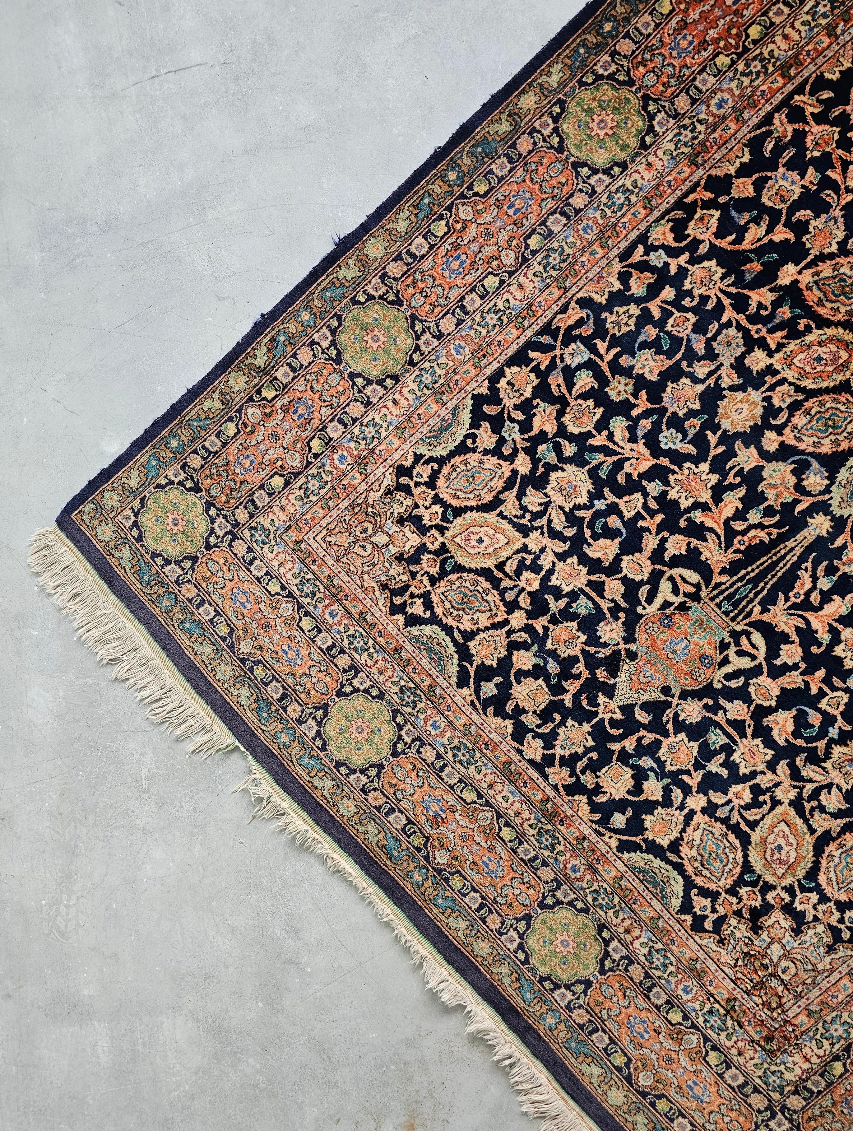 Handgeknüpfter Tabriz-Teppich in marineblauer, roter und grüner Wolle, Iran 1950er Jahre im Angebot 4