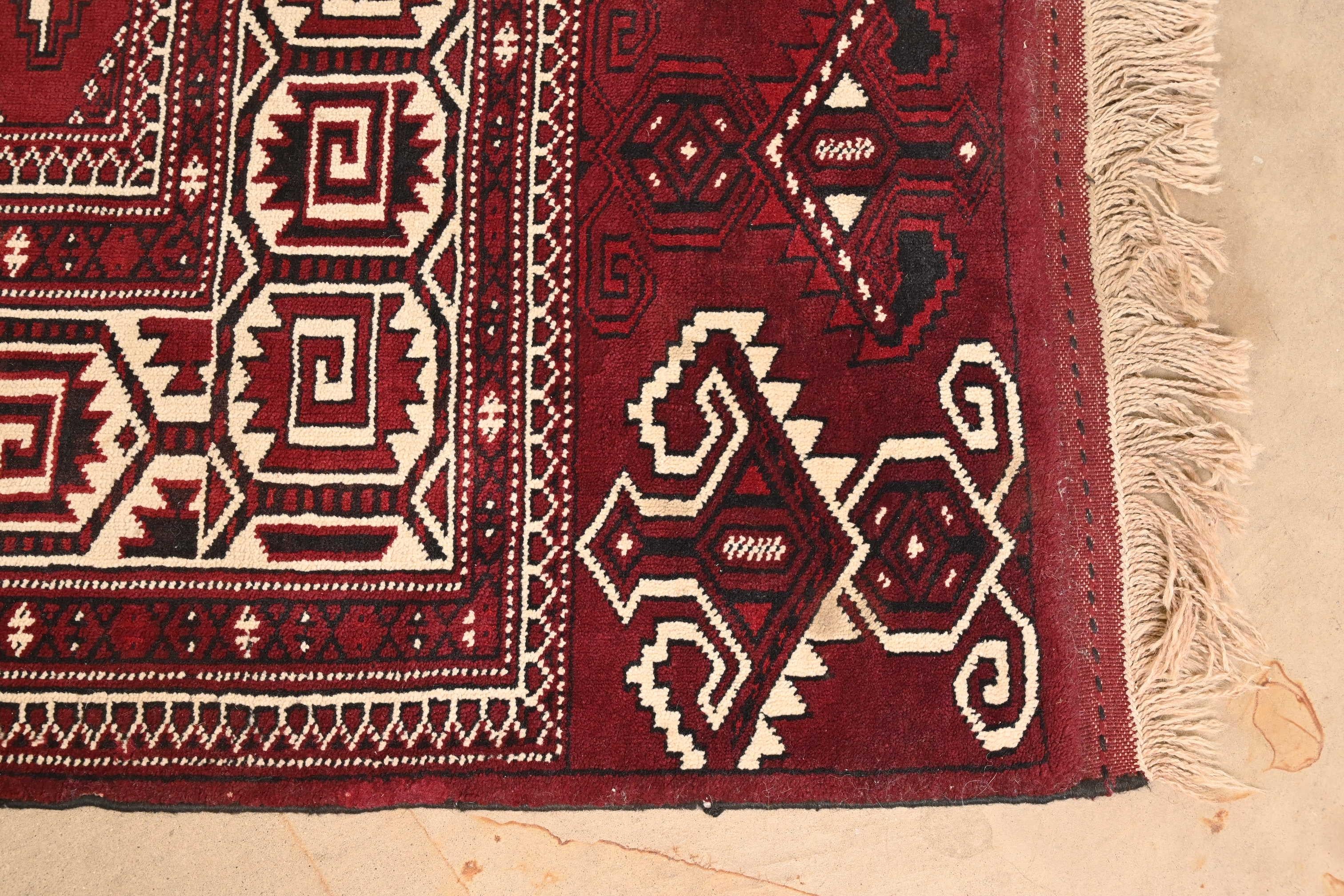 Vintage Handgeknüpft Tribal Persisch Bokhara Zimmer Größe Teppich (20. Jahrhundert) im Angebot