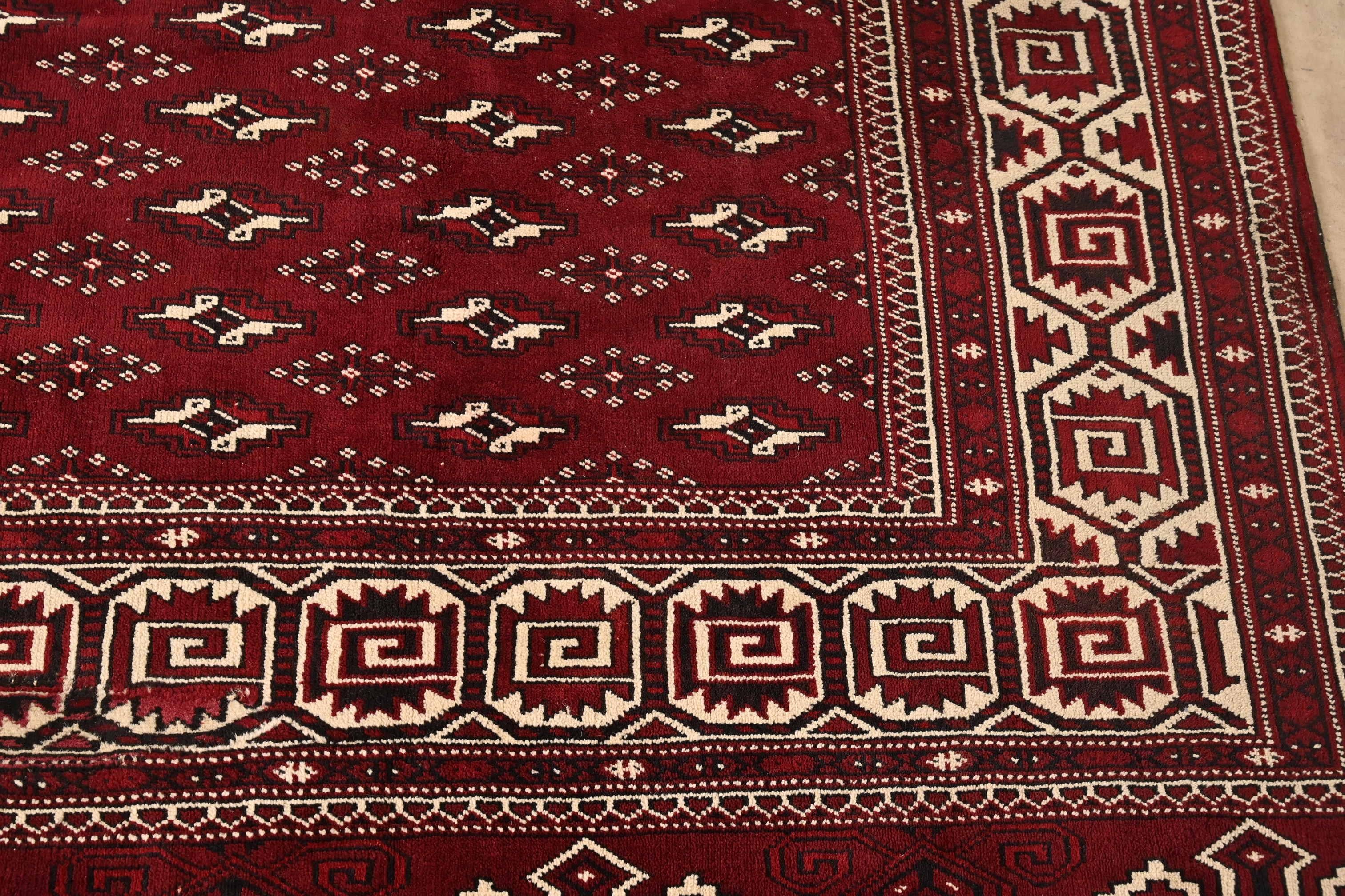 Vintage Handgeknüpft Tribal Persisch Bokhara Zimmer Größe Teppich im Angebot 2