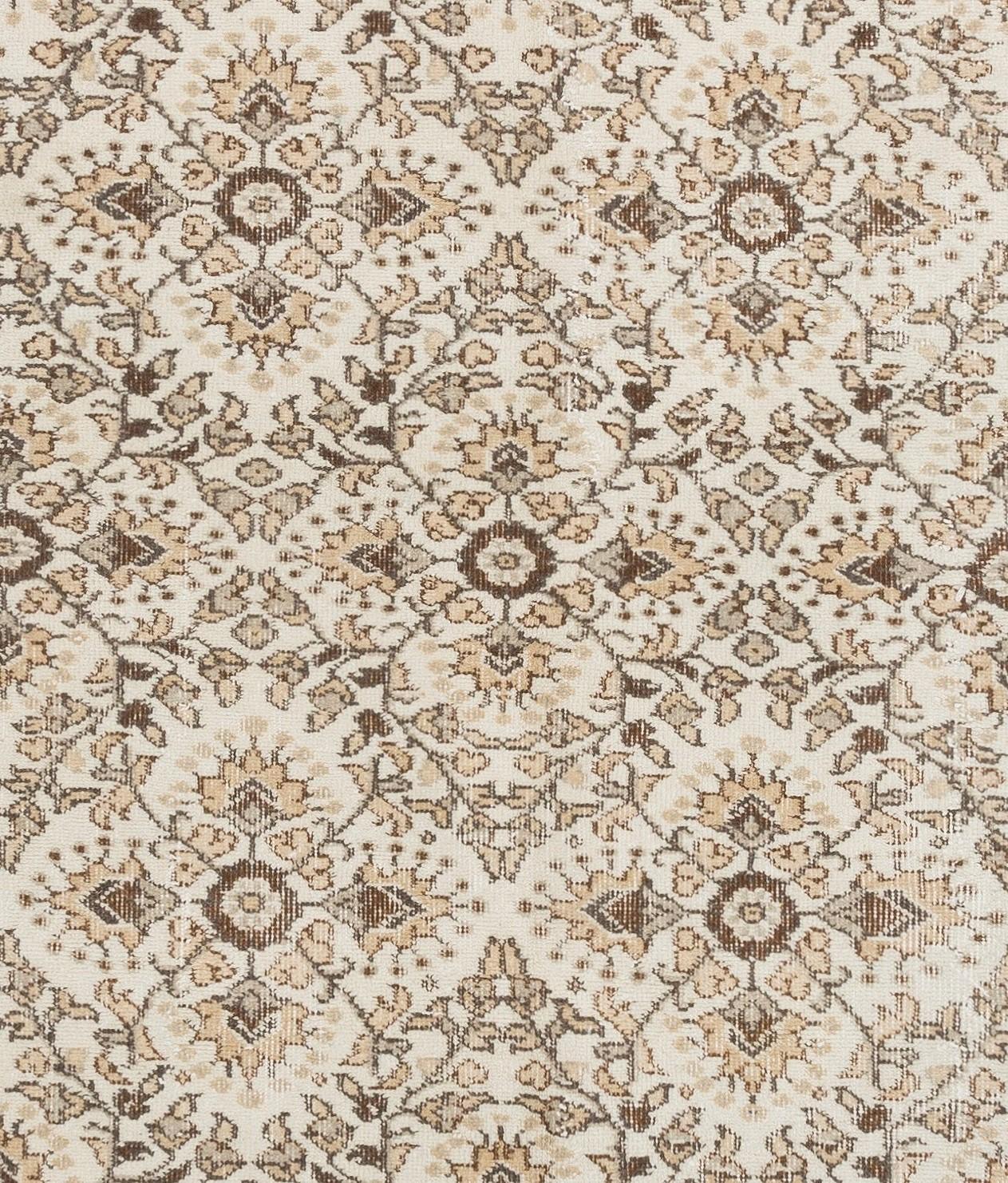 Hand-Woven 6.7x9.8 Ft Vintage Hand-Knotted Turkish Area Rug. Neutral Colors. Floral Design For Sale