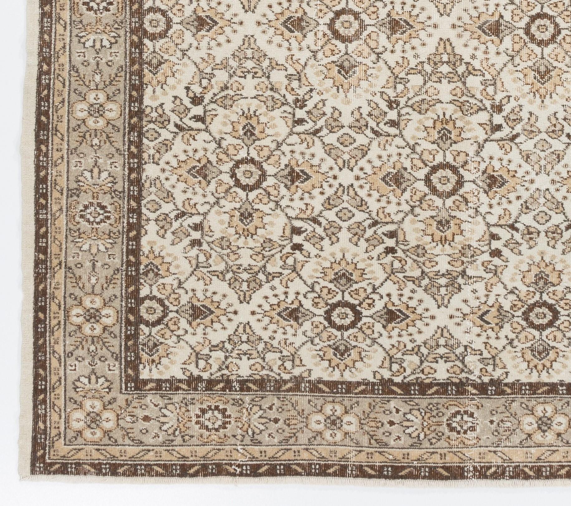 6.7x9.8 Ft Vintage Hand-Knotted Turkish Area Rug. Neutral Colors. Floral Design In Good Condition For Sale In Spring Valley, NY