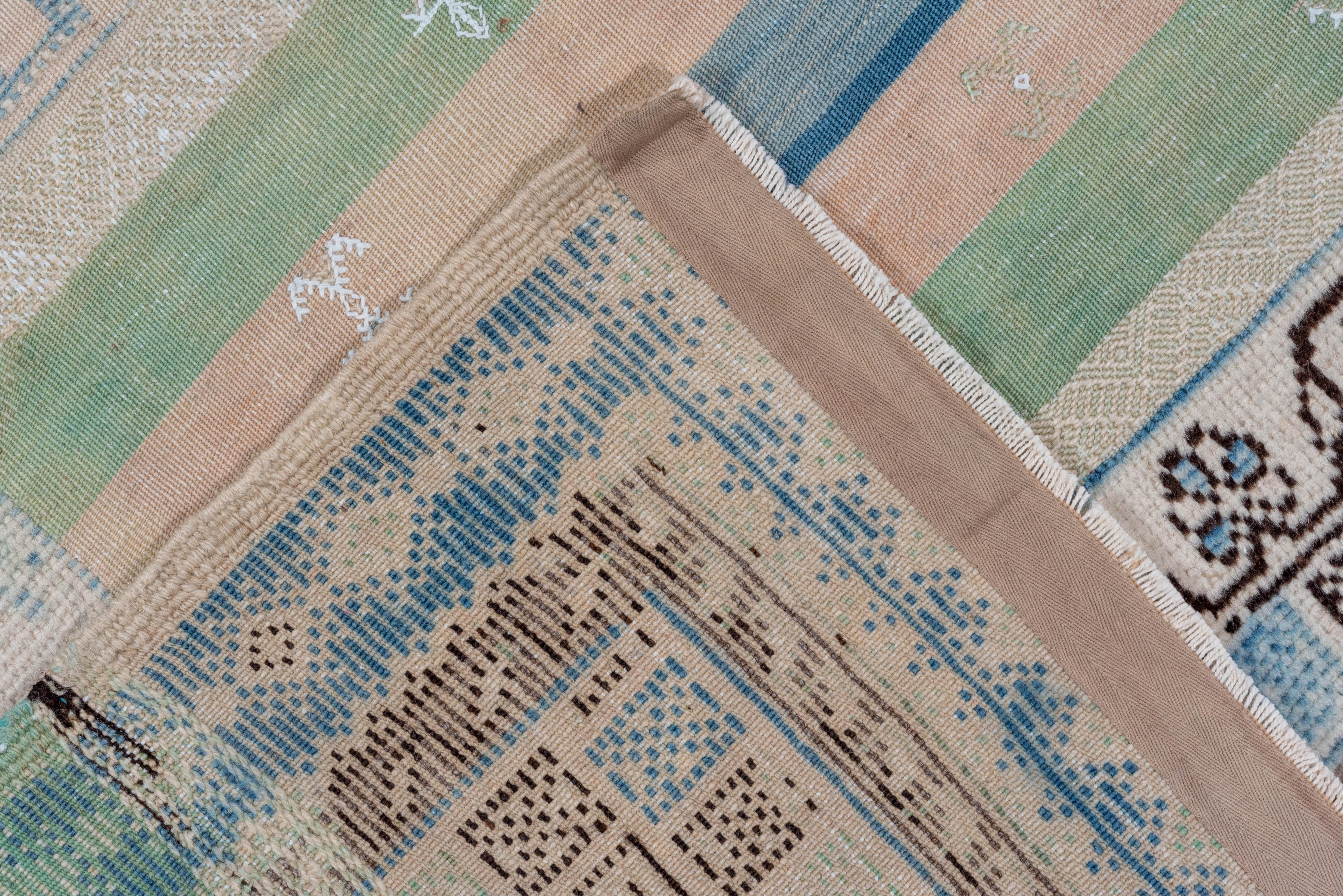 Vintage Handgeknüpfter Türkischer Kelim Pastell Geometrisches Muster im Zustand „Gut“ im Angebot in New York, NY