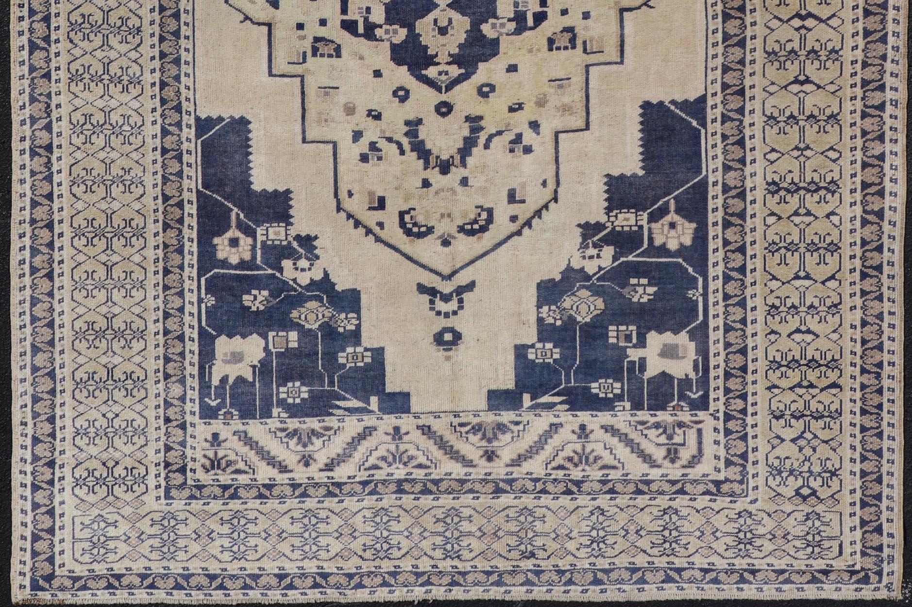 Vintage Hand-Knotted Turkish Oushak in Wool with Sub-Geometric Medallion Design For Sale 6