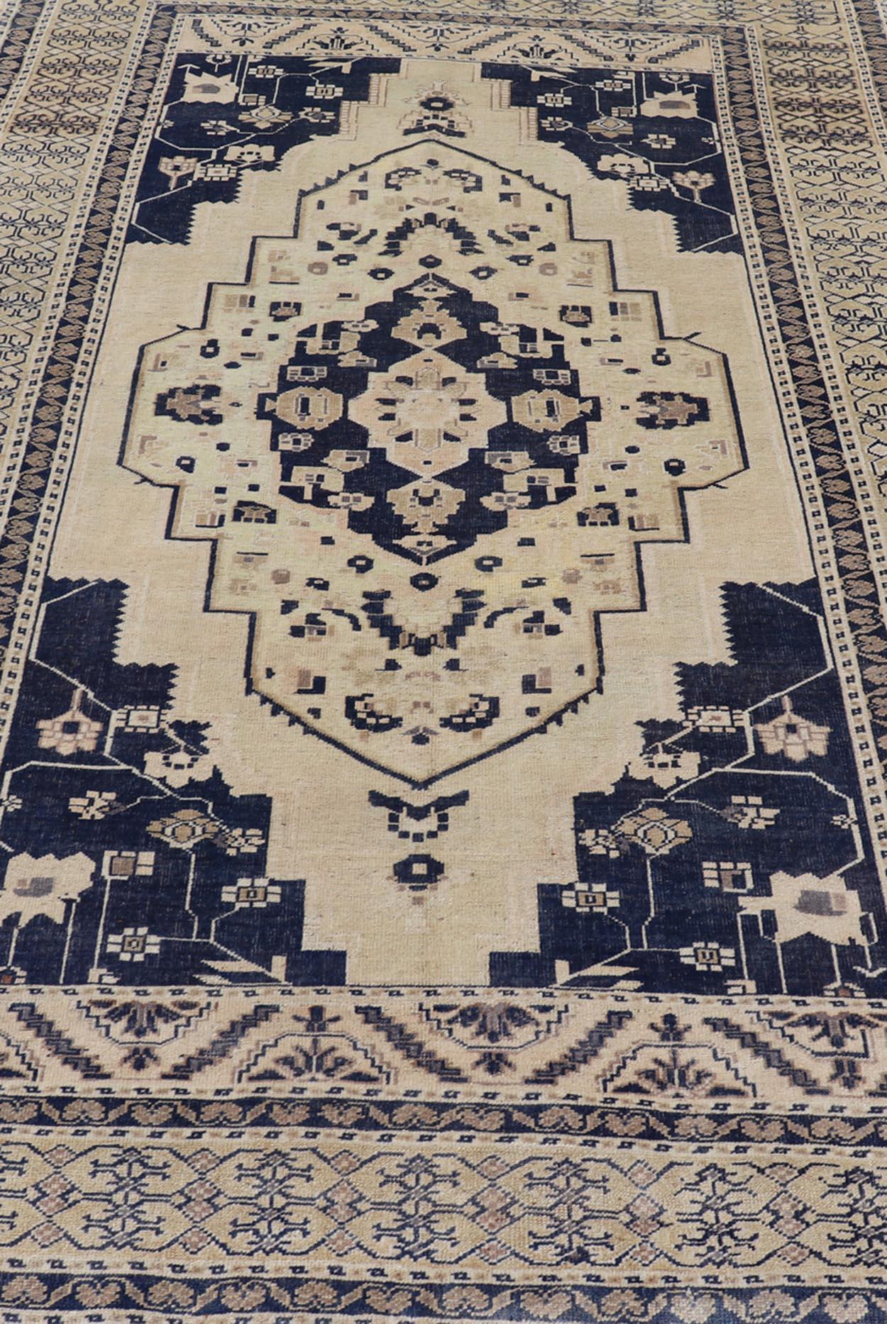 Vintage Hand-Knotted Turkish Oushak in Wool with Sub-Geometric Medallion Design For Sale 8