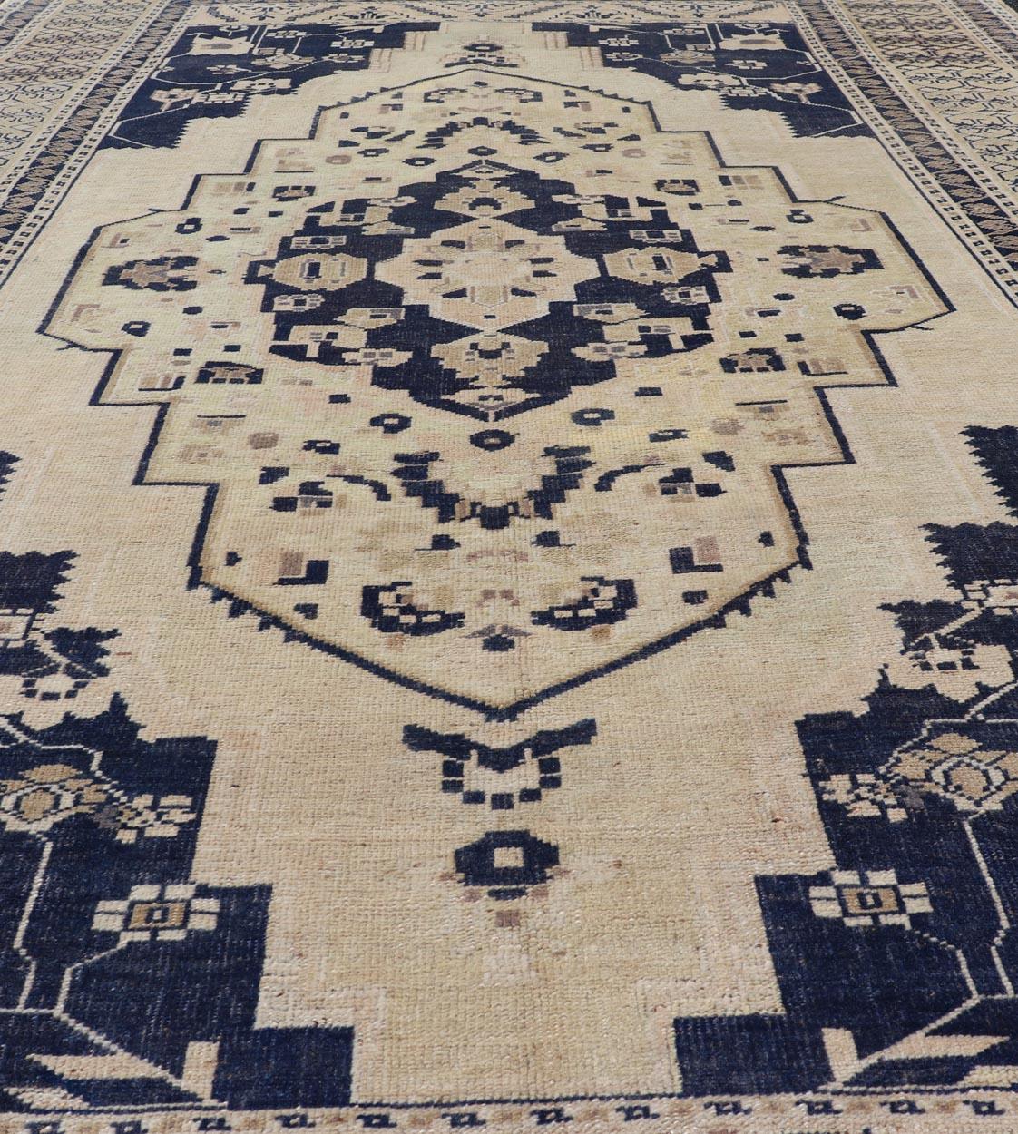Vintage Hand-Knotted Turkish Oushak in Wool with Sub-Geometric Medallion Design For Sale 9