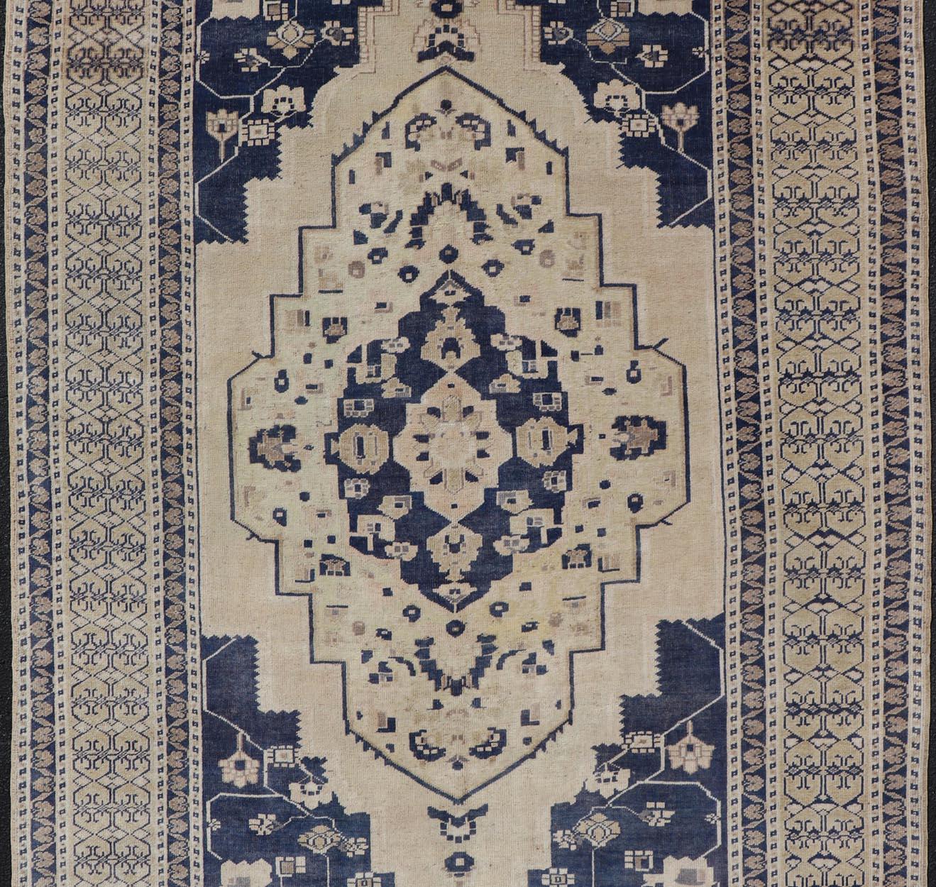 Vintage Hand-Knotted Turkish Oushak in Wool with Sub-Geometric Medallion Design For Sale 5