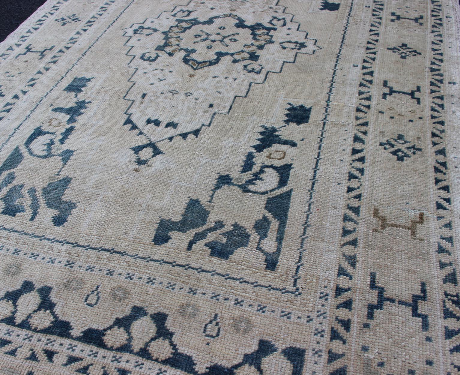 Vintage Hand Knotted Turkish Oushak Rug with Central Medallion in Blue and Cream For Sale 3