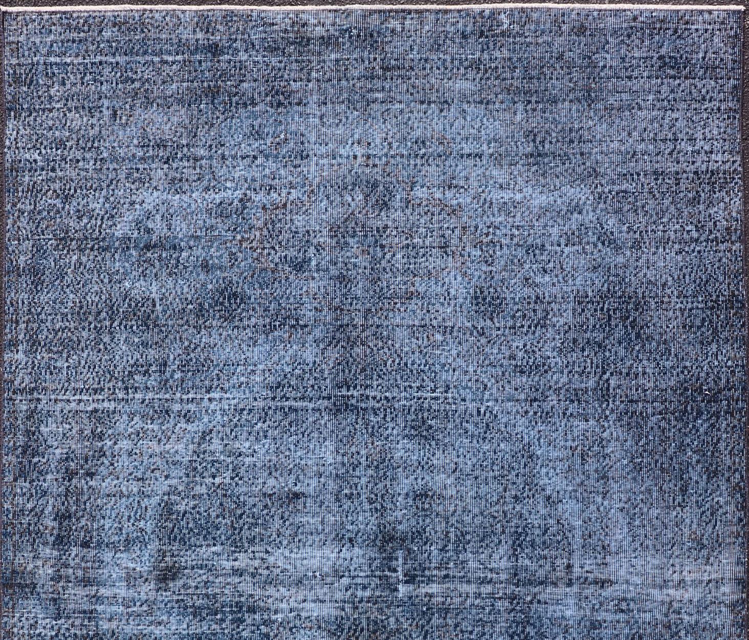 Noué à la main Tapis turc Oushak noué à la main, bleu foncé et anthracite en vente