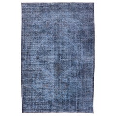 Tappeto vintage Oushak sovratinto a mano di colore blu scuro e carbone.