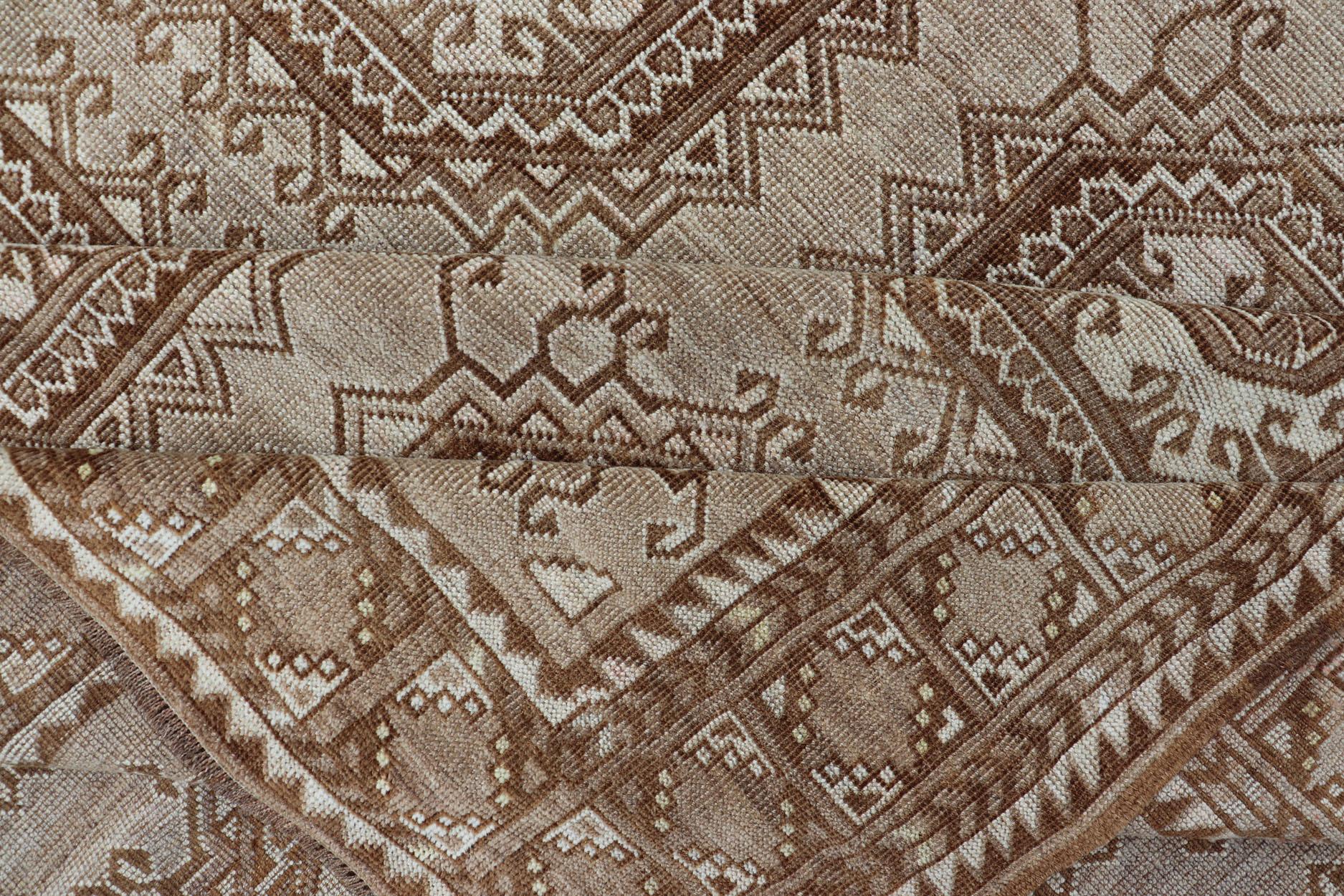 Handgeknüpfter türkischer Teppich mit wiederkehrendem, subgeometrischem achteckigem Design, Vintage im Angebot 12