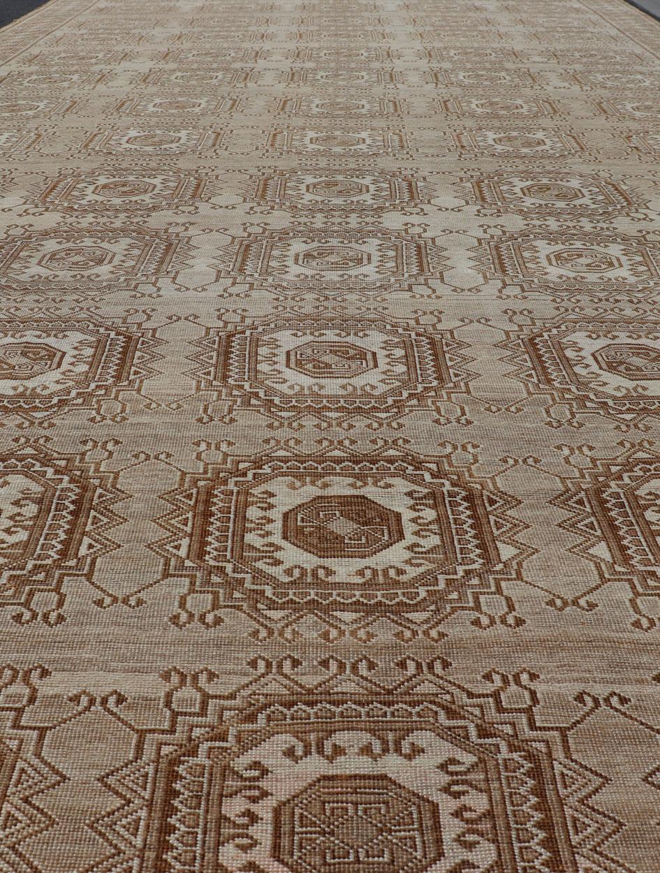 Handgeknüpfter türkischer Teppich mit wiederkehrendem, subgeometrischem achteckigem Design, Vintage (20. Jahrhundert) im Angebot